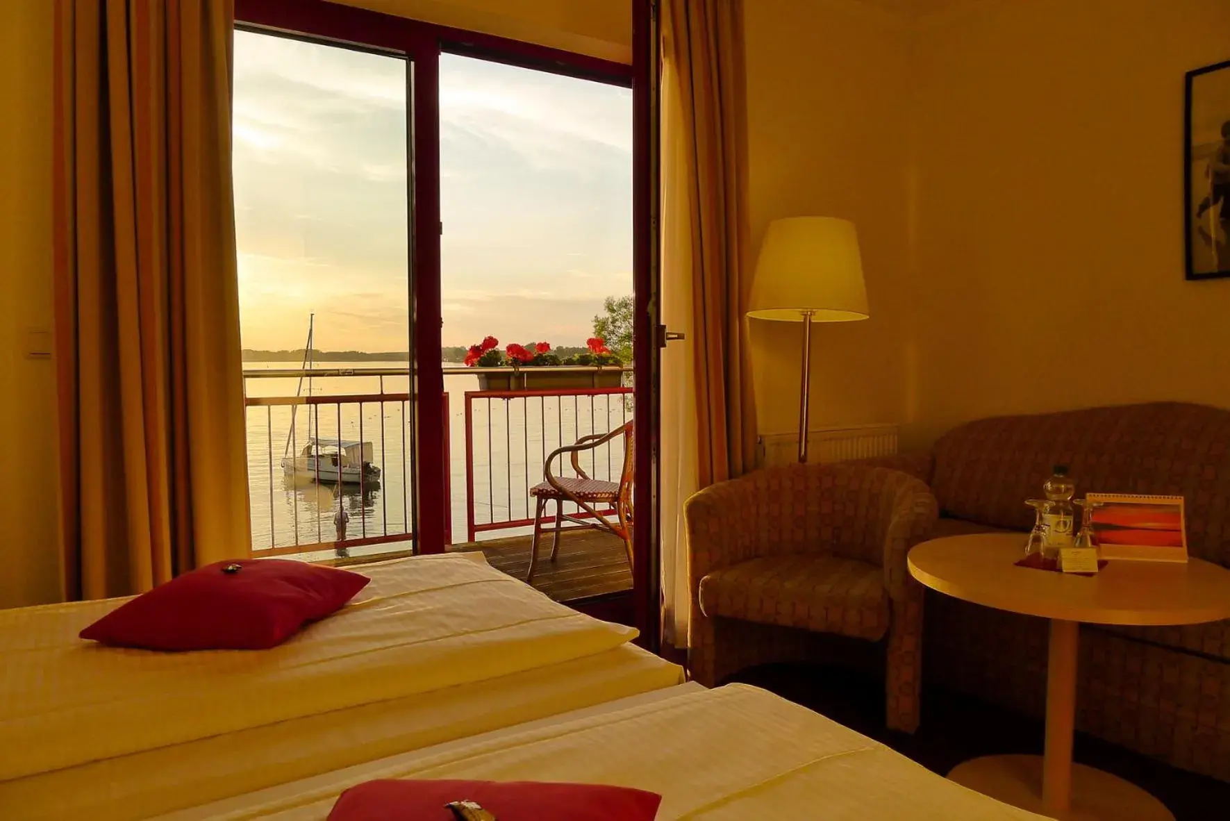 Double Room with Lake View in Seehotel Weit Meer Double Room with Lake View in Seehotel Weit Meer