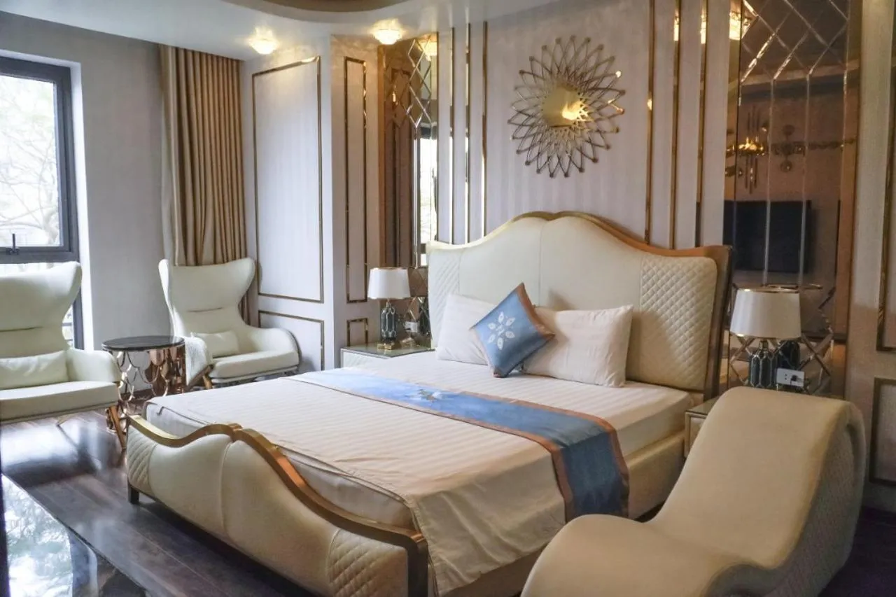 Bed in Bao Ngoc Hotel Linh Dam