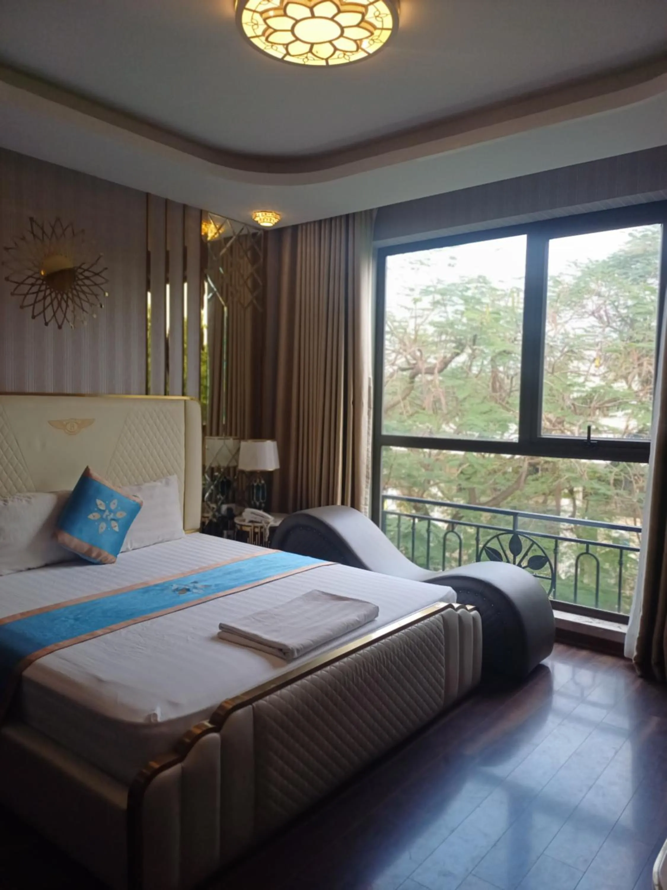 Bedroom, Bed in Bao Ngoc Hotel Linh Dam