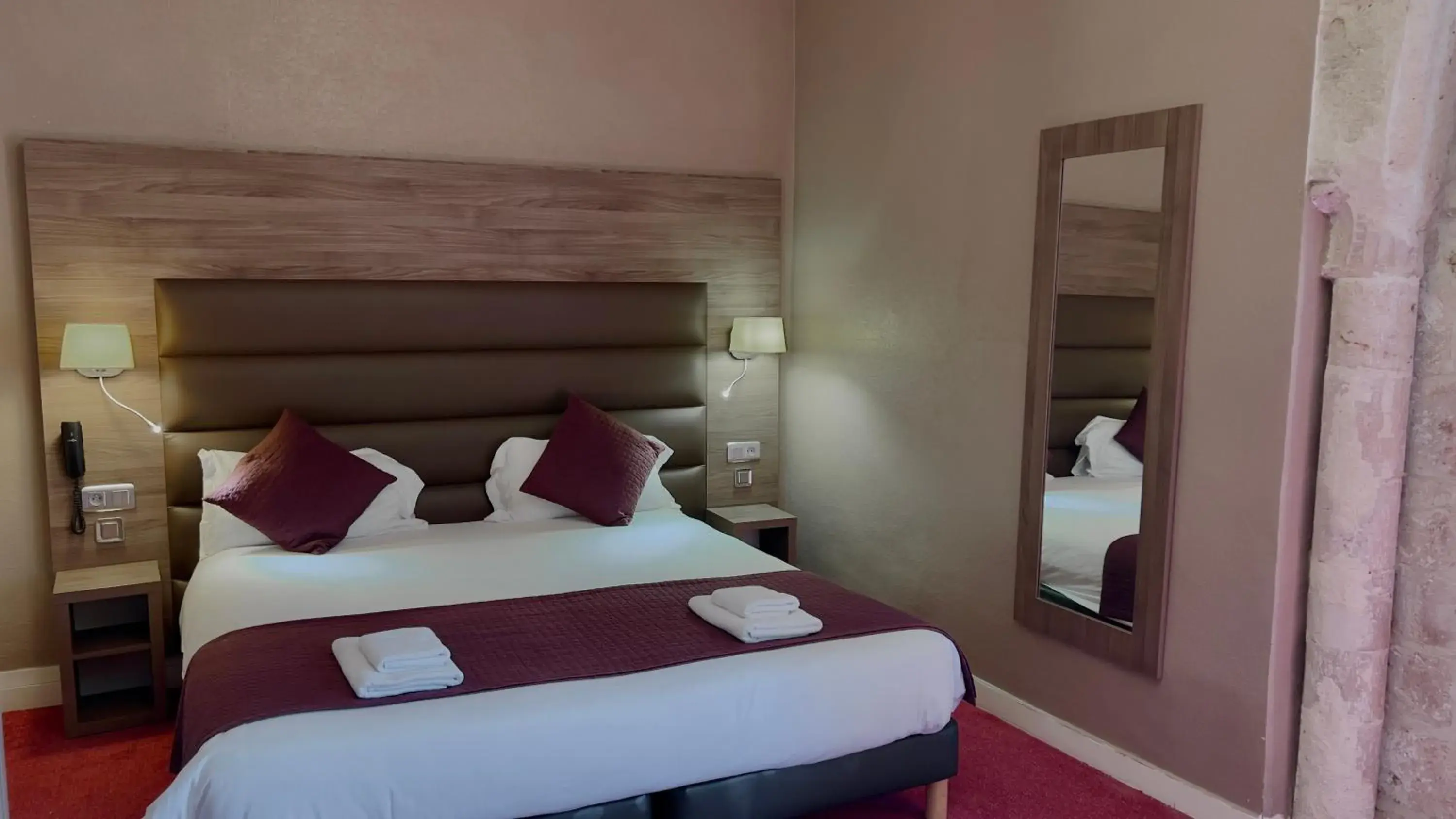 Executive Double Room in L'Hostellerie du Château de Bricquebec Executive Double Room in L'Hostellerie du Château de Bricquebec