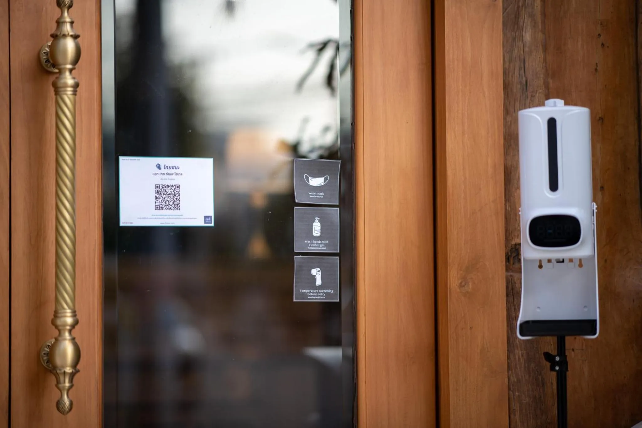 Logo/Certificate/Sign in At Gate Thaphae Hotel