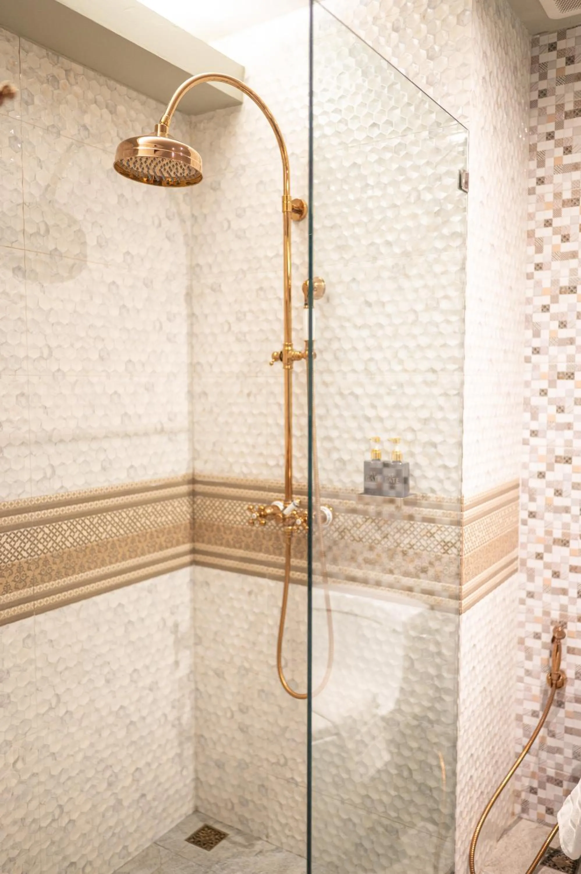 At Gate Thaphae Hotel