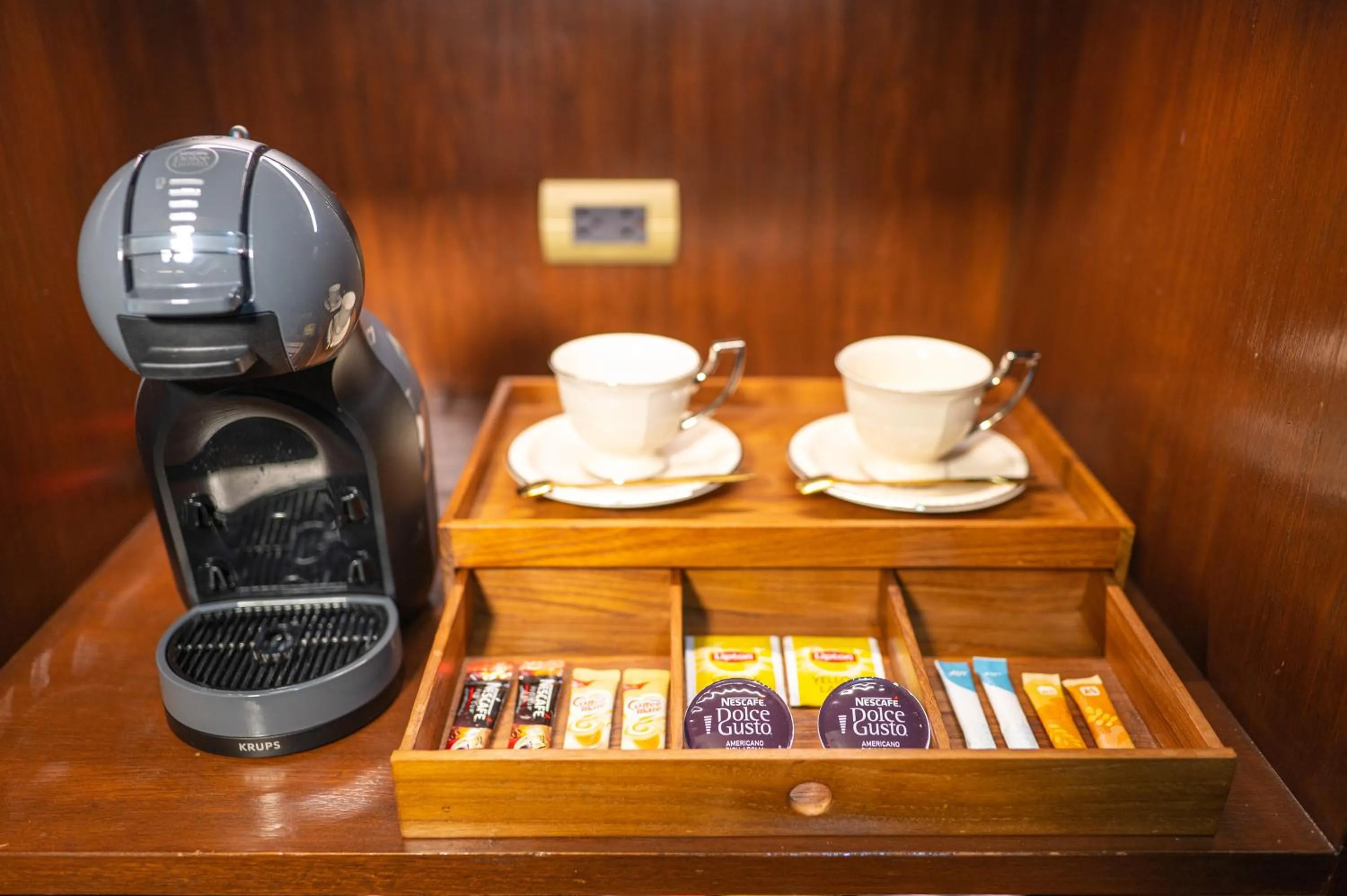 At Gate Thaphae Hotel