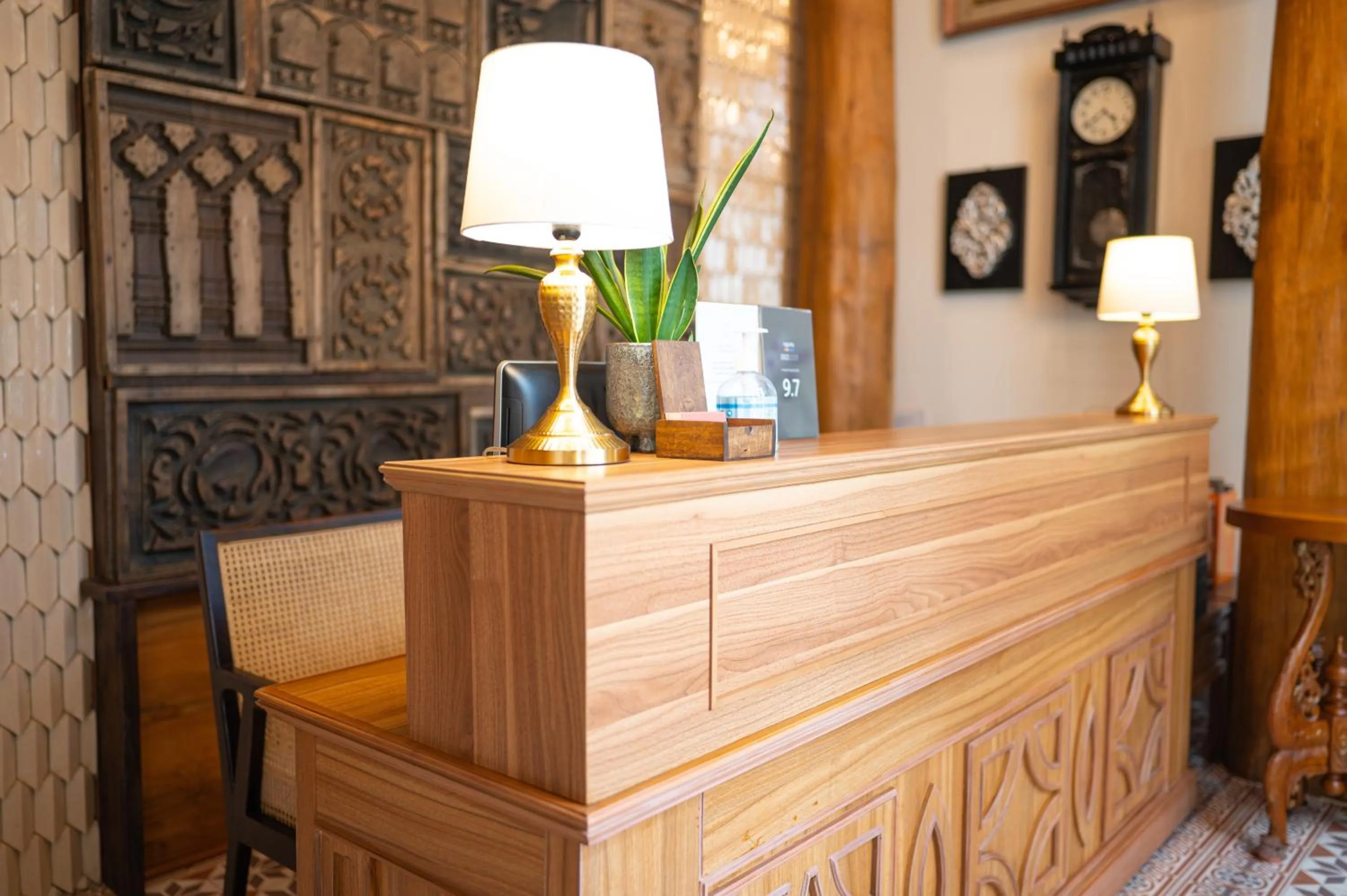 At Gate Thaphae Hotel