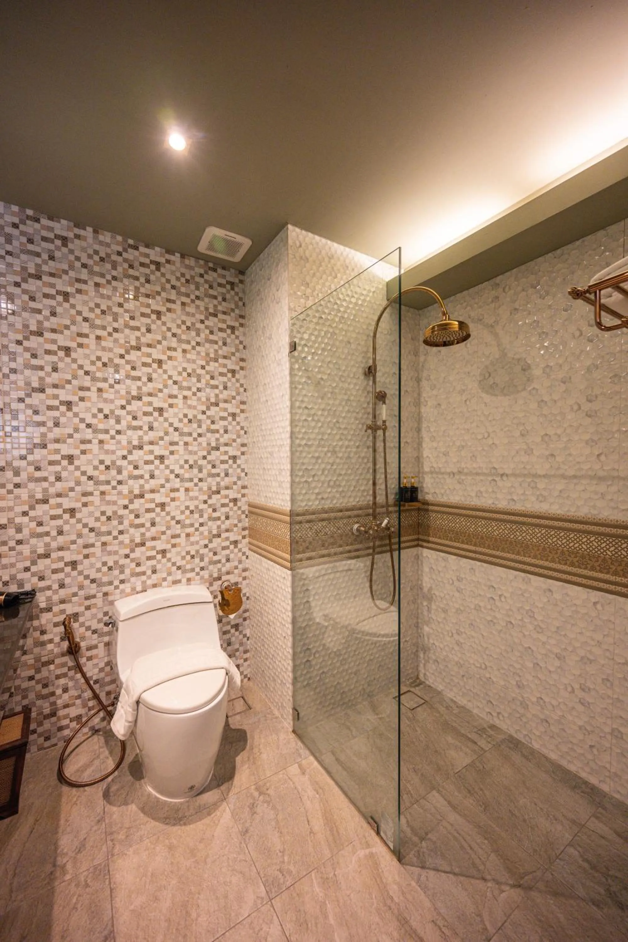 At Gate Thaphae Hotel