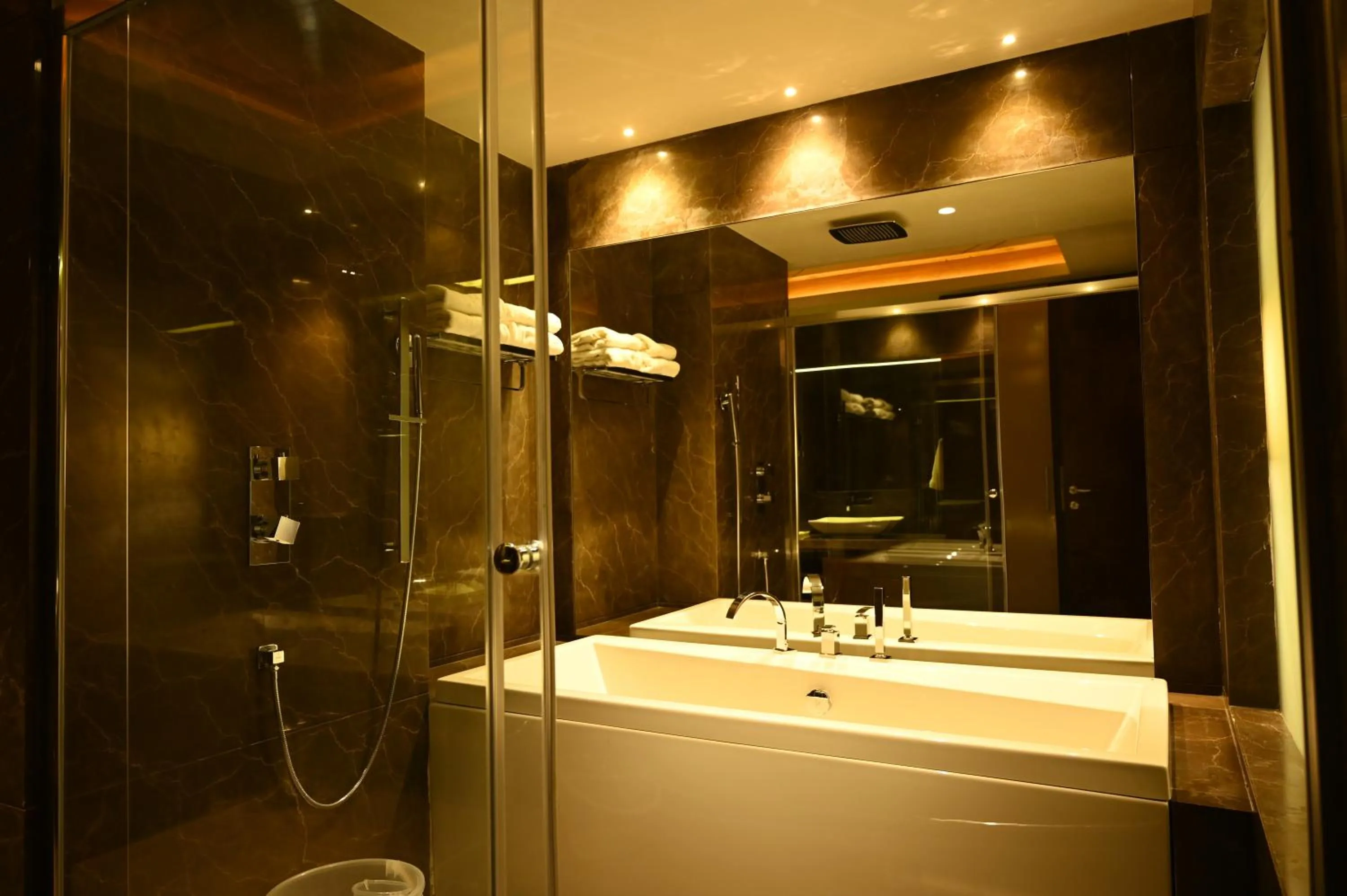 Bathroom in HOTEL PAHADI
