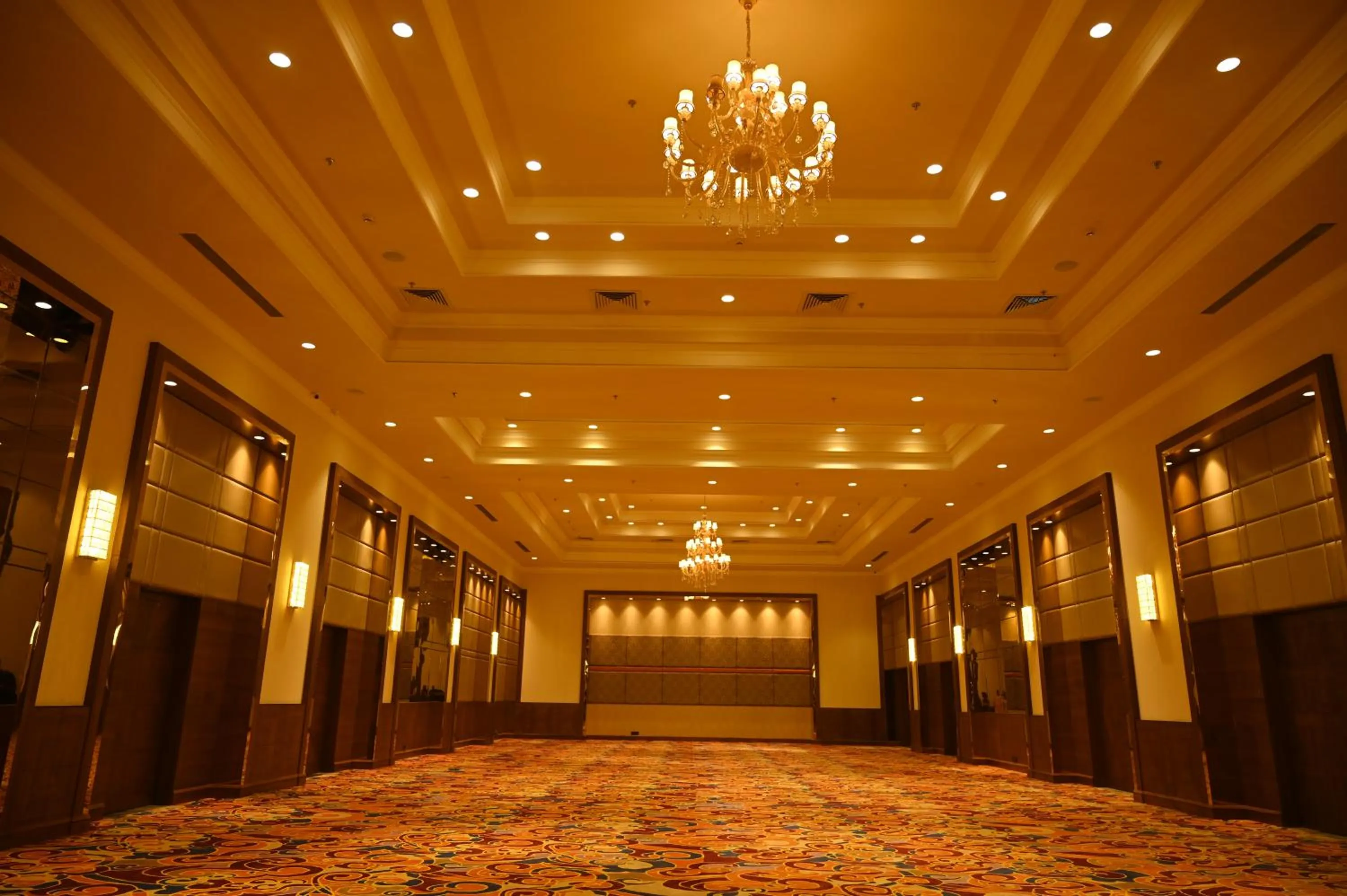 Banquet/Function facilities in HOTEL PAHADI
