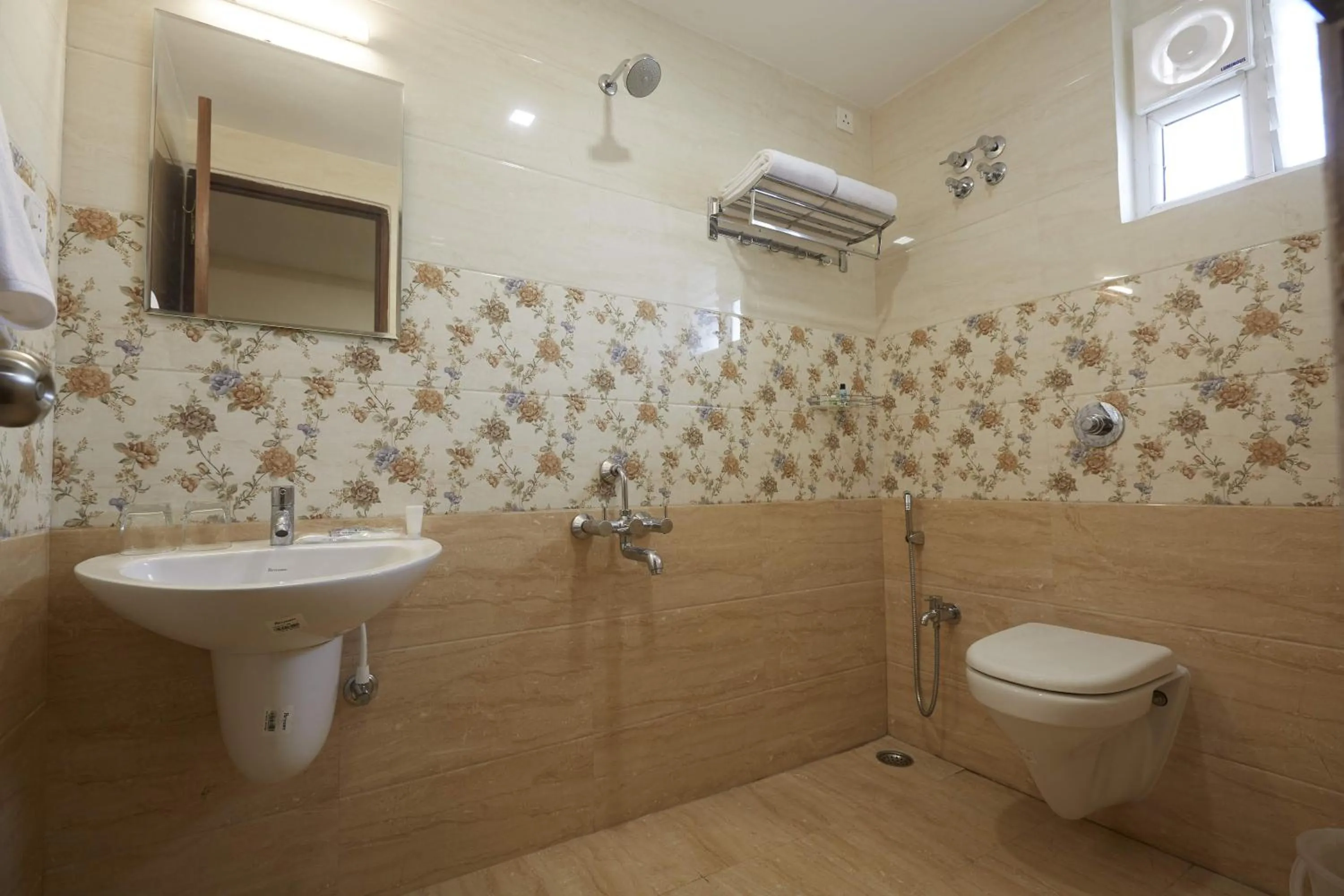 Bathroom in Hotel Ramtel inn