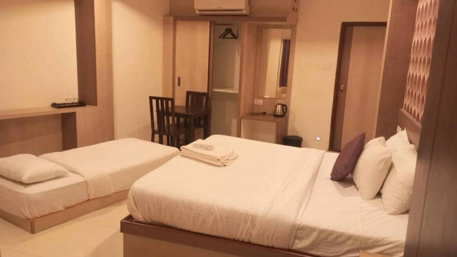 Bed in Hotel Ramtel inn