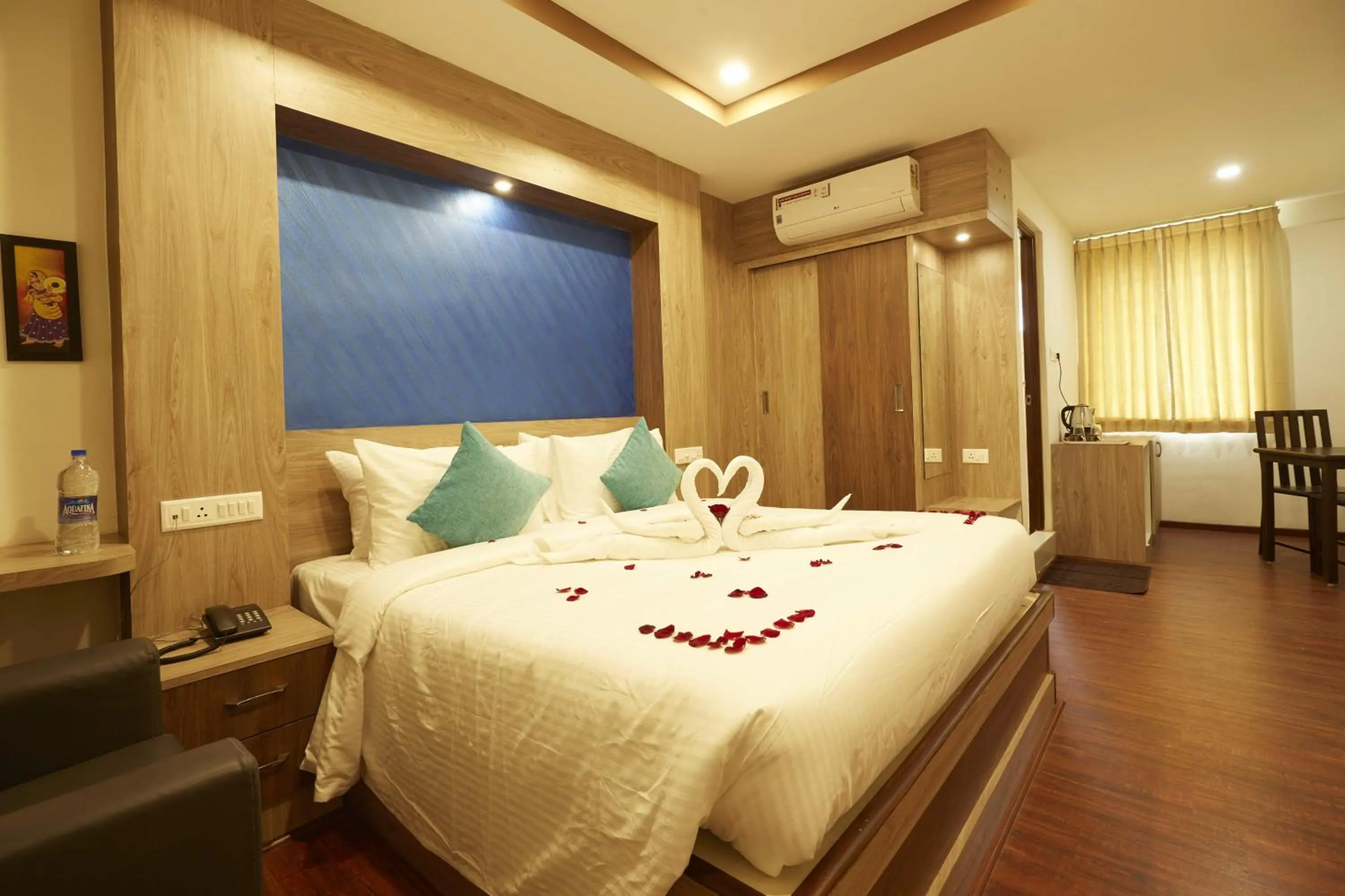 Bed in Hotel Ramtel inn