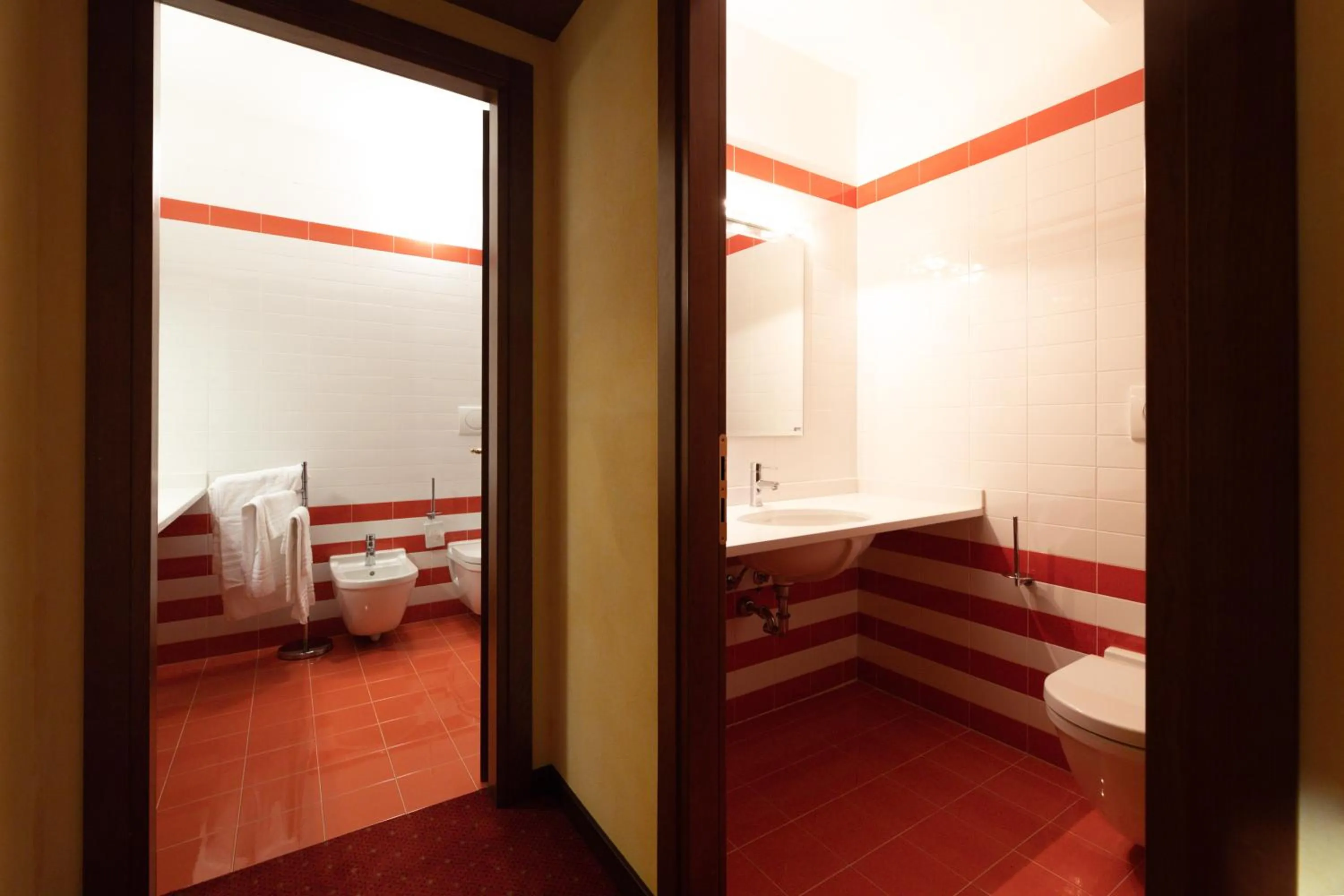 Bathroom, Bed in Hotel Enzo Moro