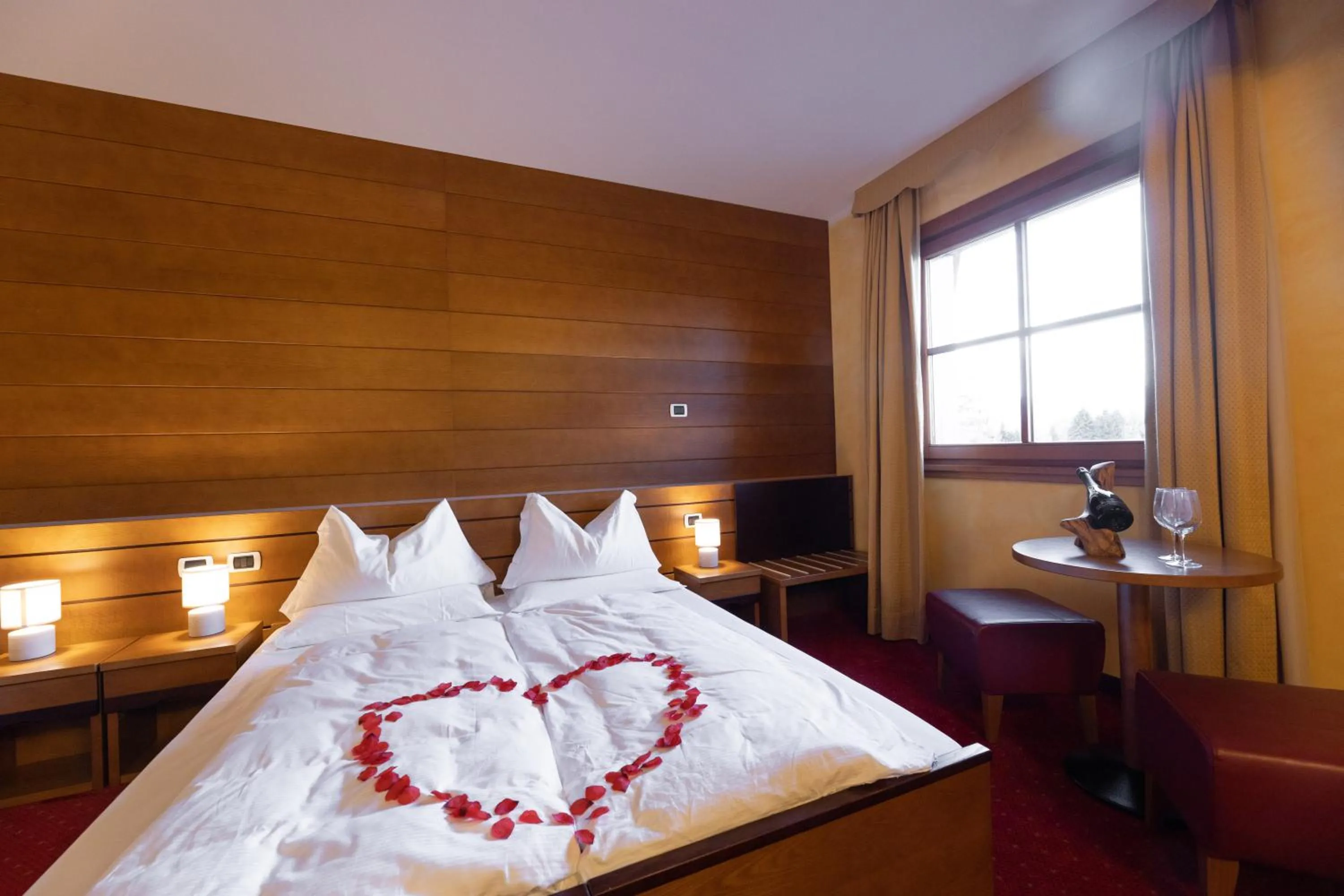 Photo of the whole room, Bed in Hotel Enzo Moro