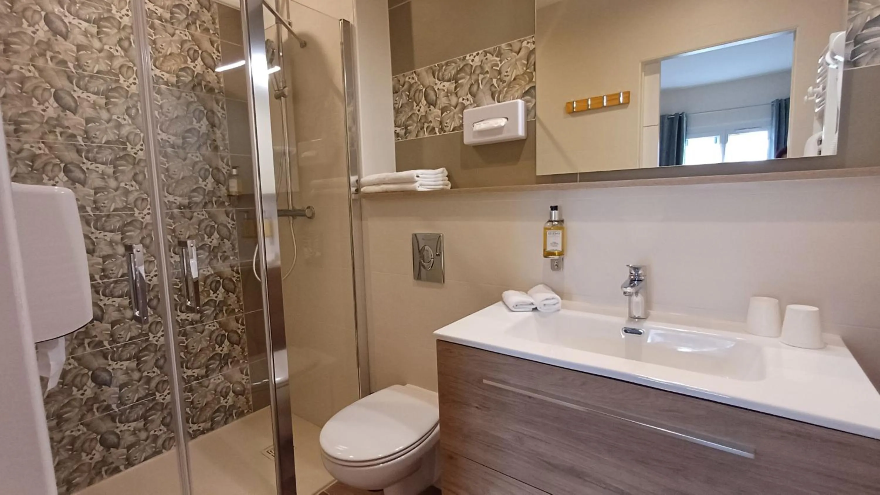 Bathroom in Logis Hotel Le Cerf