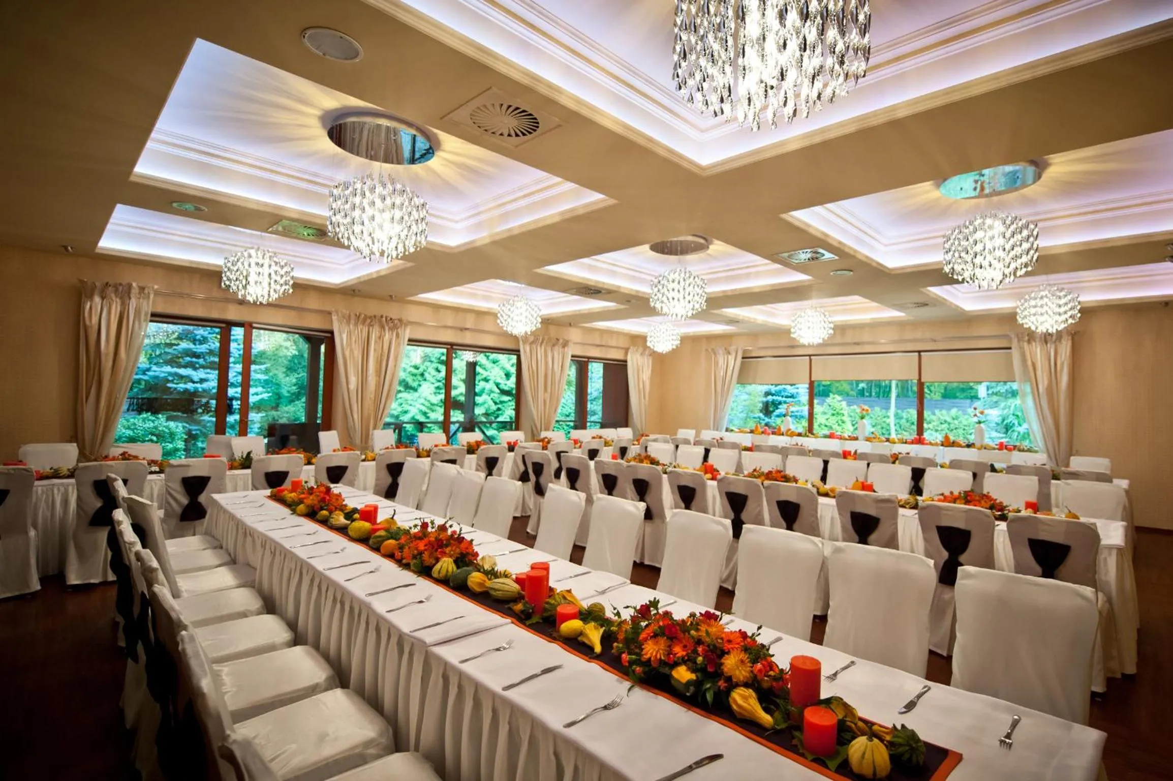 Restaurant/places to eat in Agat Hotel