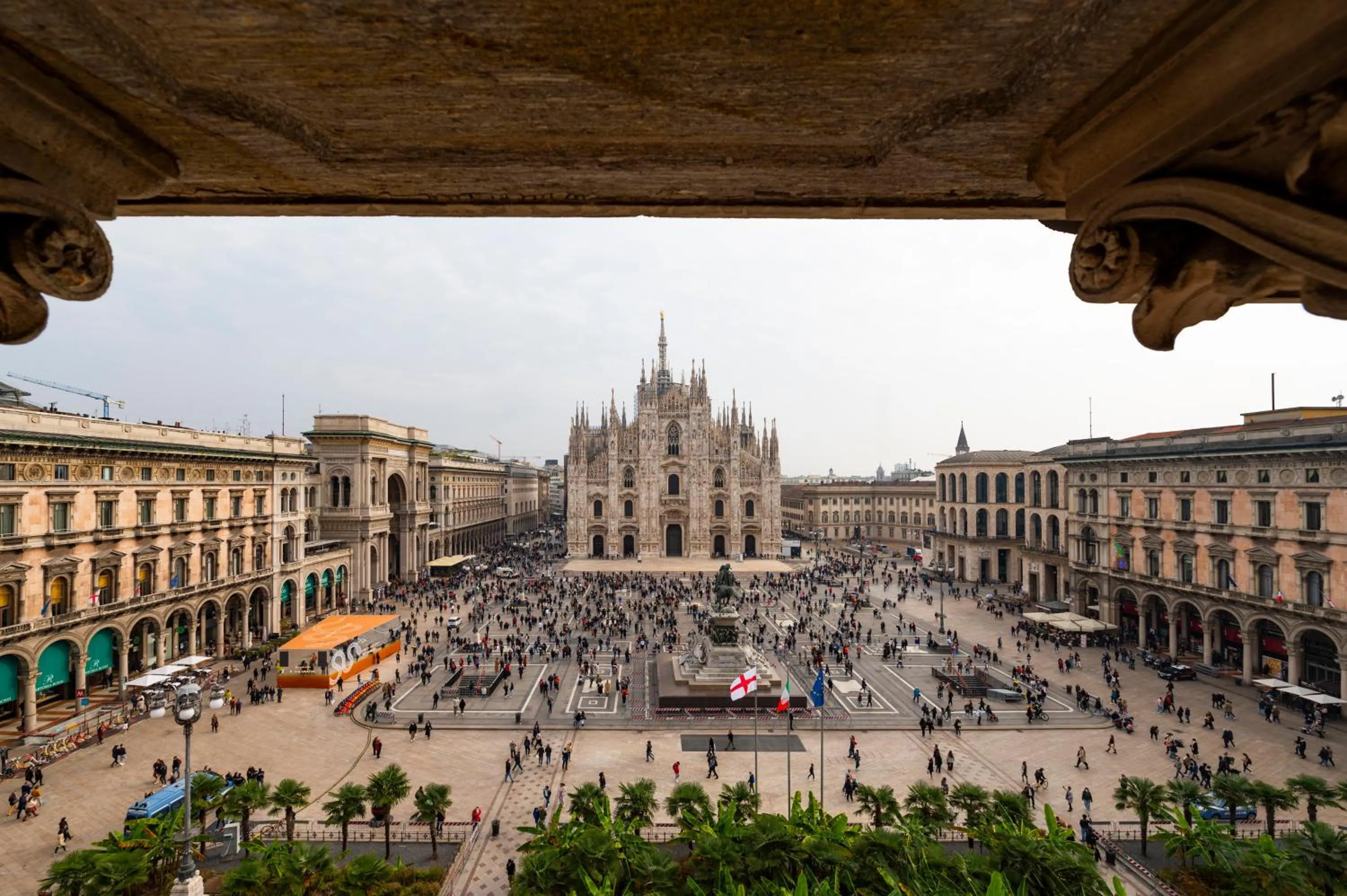 City view in easyhomes Duomo View