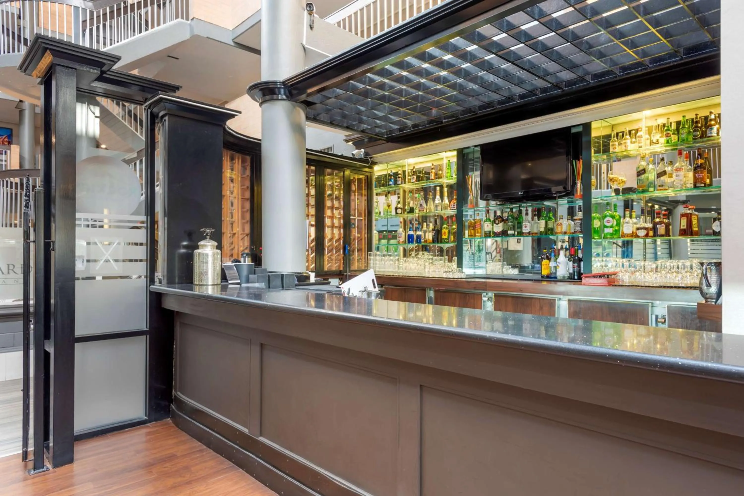 Restaurant/places to eat in Best Western Plus Village Park Inn