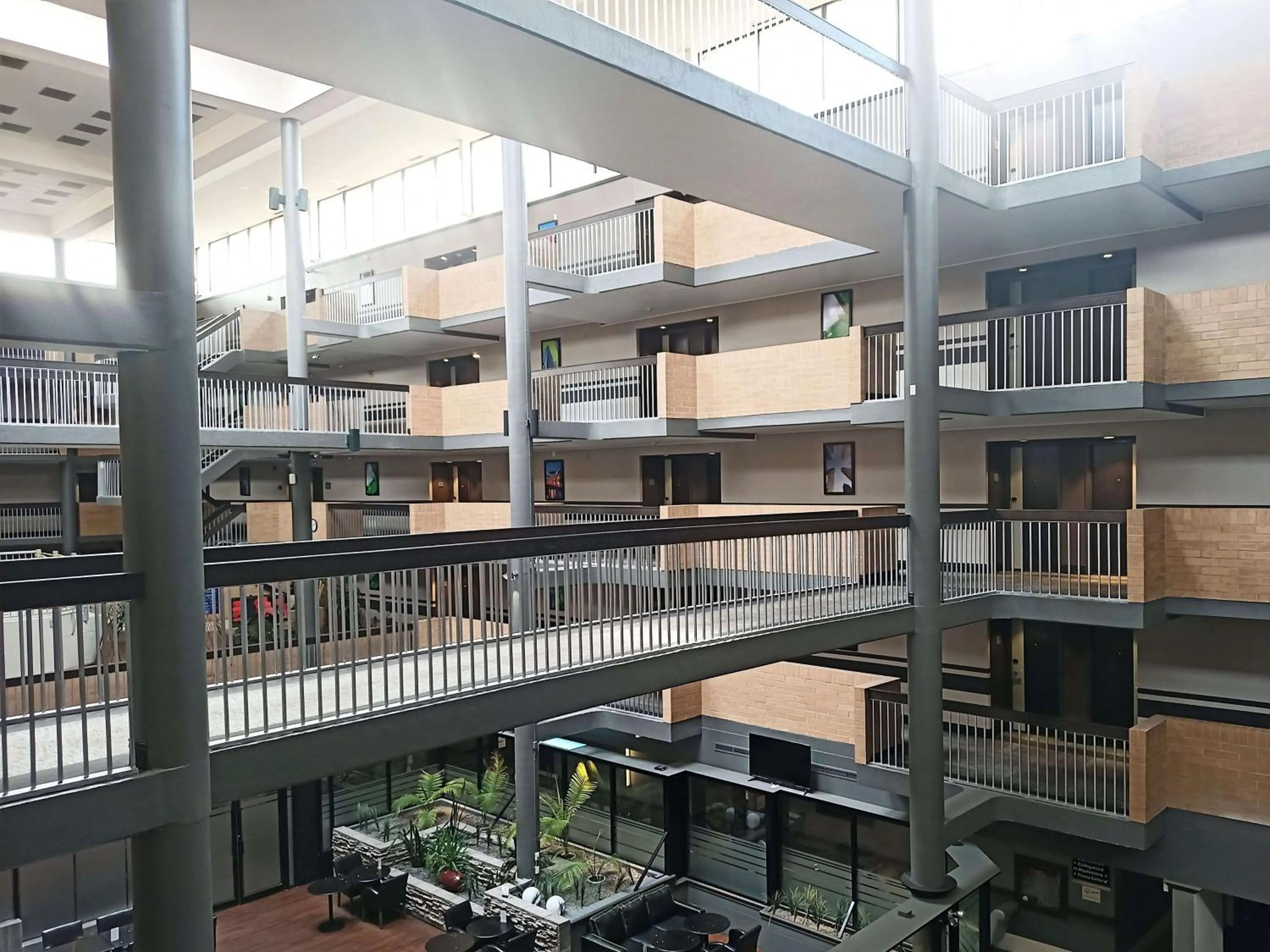 Restaurant/places to eat in Best Western Plus Village Park Inn