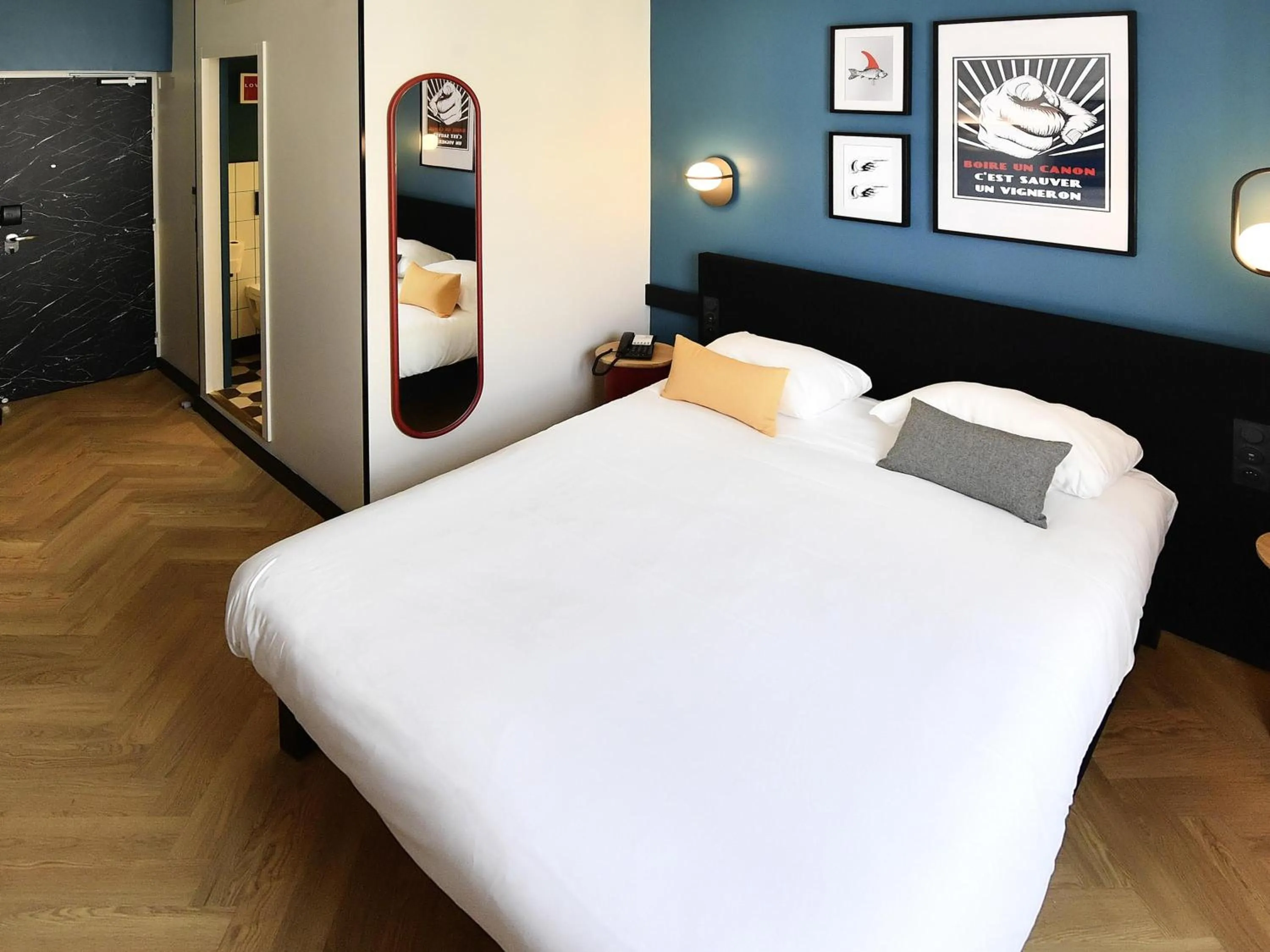 Bedroom, Bed in ibis Styles Dijon Central