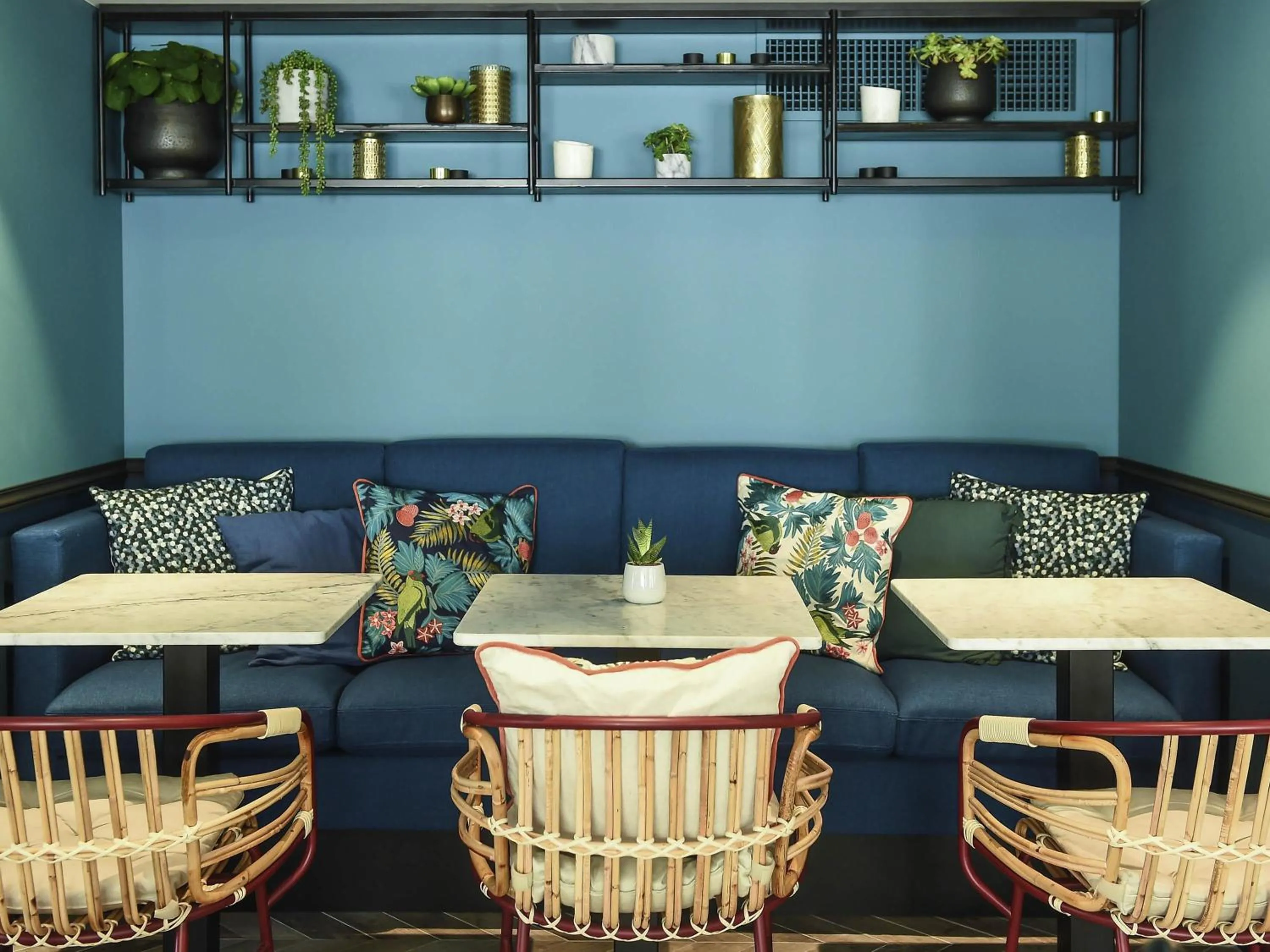 Lounge or bar in ibis Styles Dijon Central