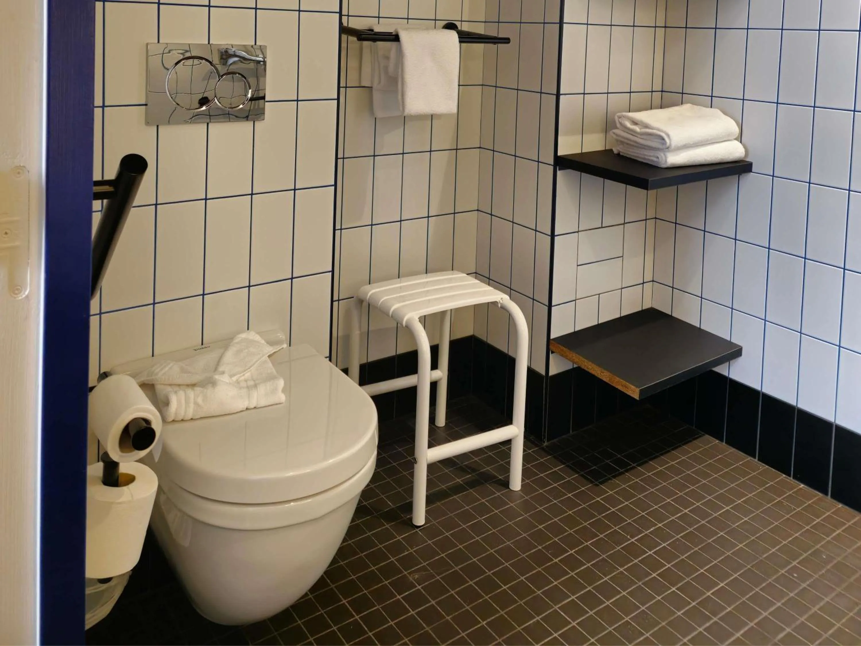 Bedroom in ibis Styles Dijon Central