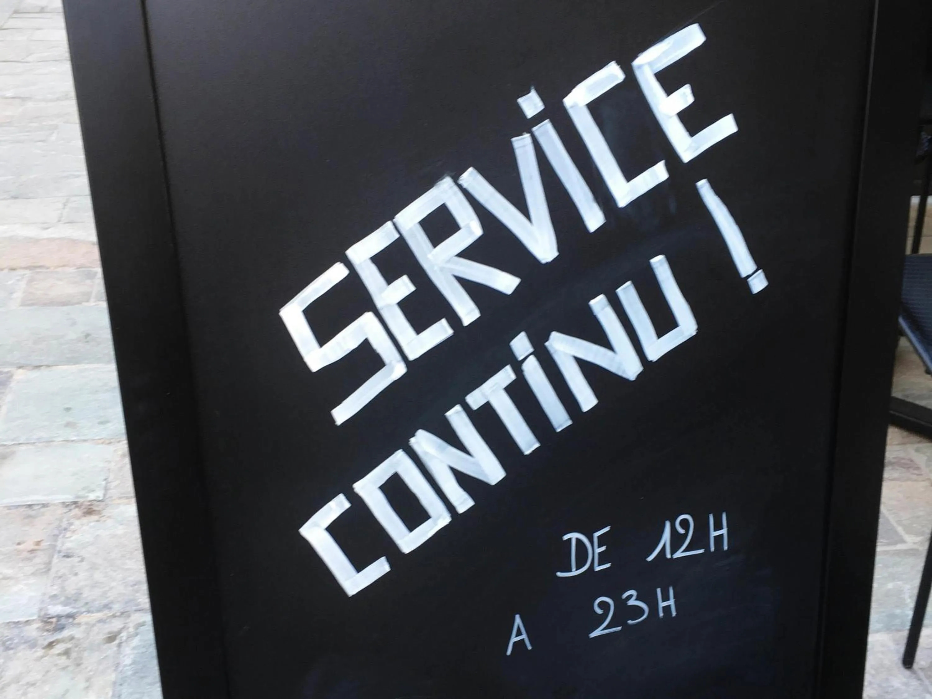 Lounge or bar in ibis Styles Dijon Central