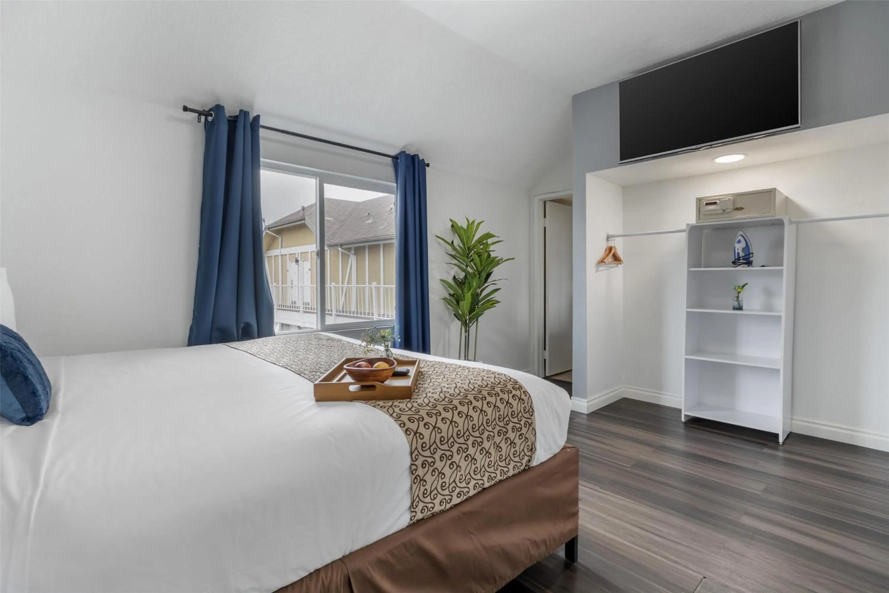 Photo of the whole room, Bed in Best Western Westminster Inn