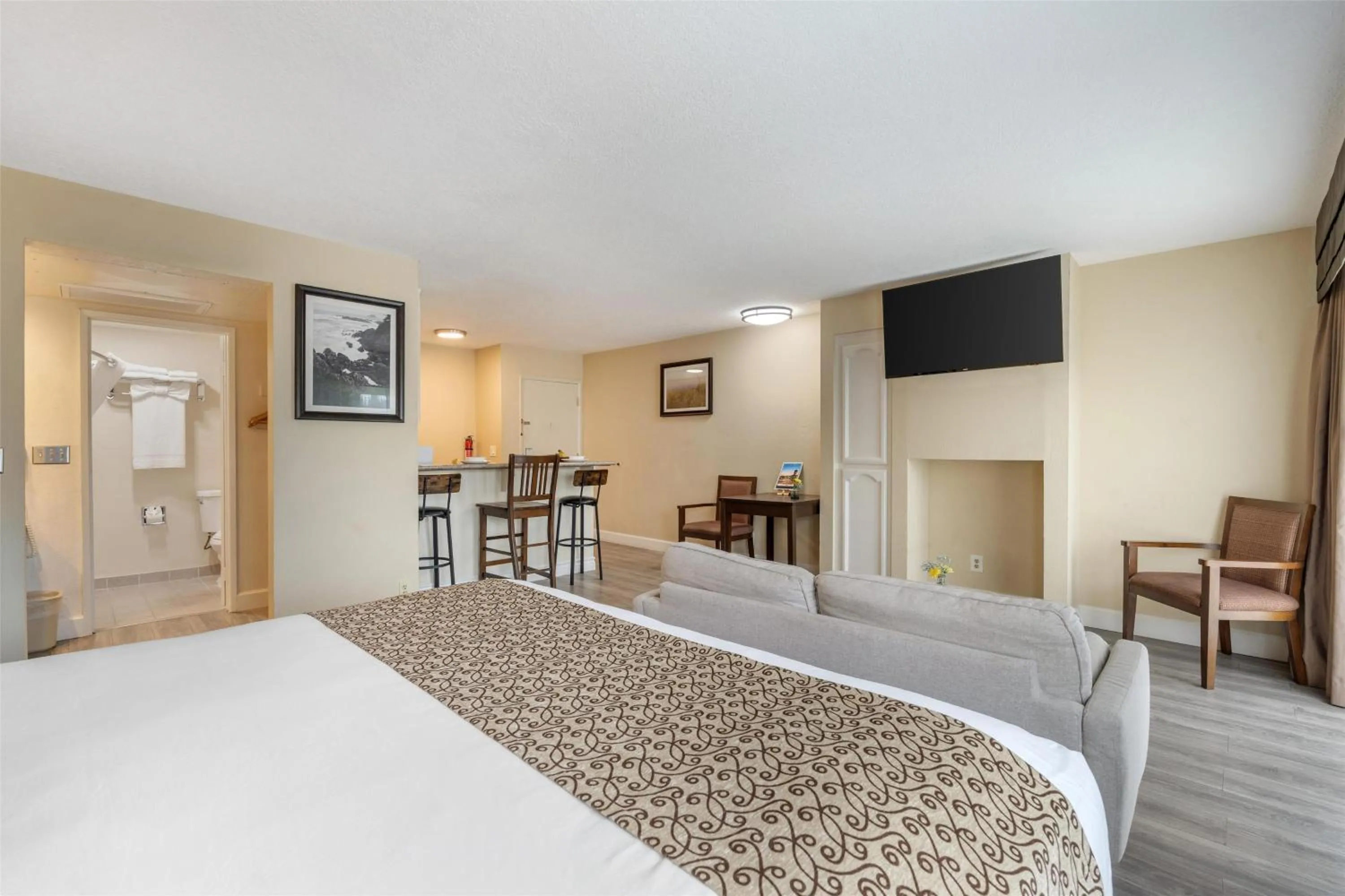 Photo of the whole room, Bed in Best Western Westminster Inn