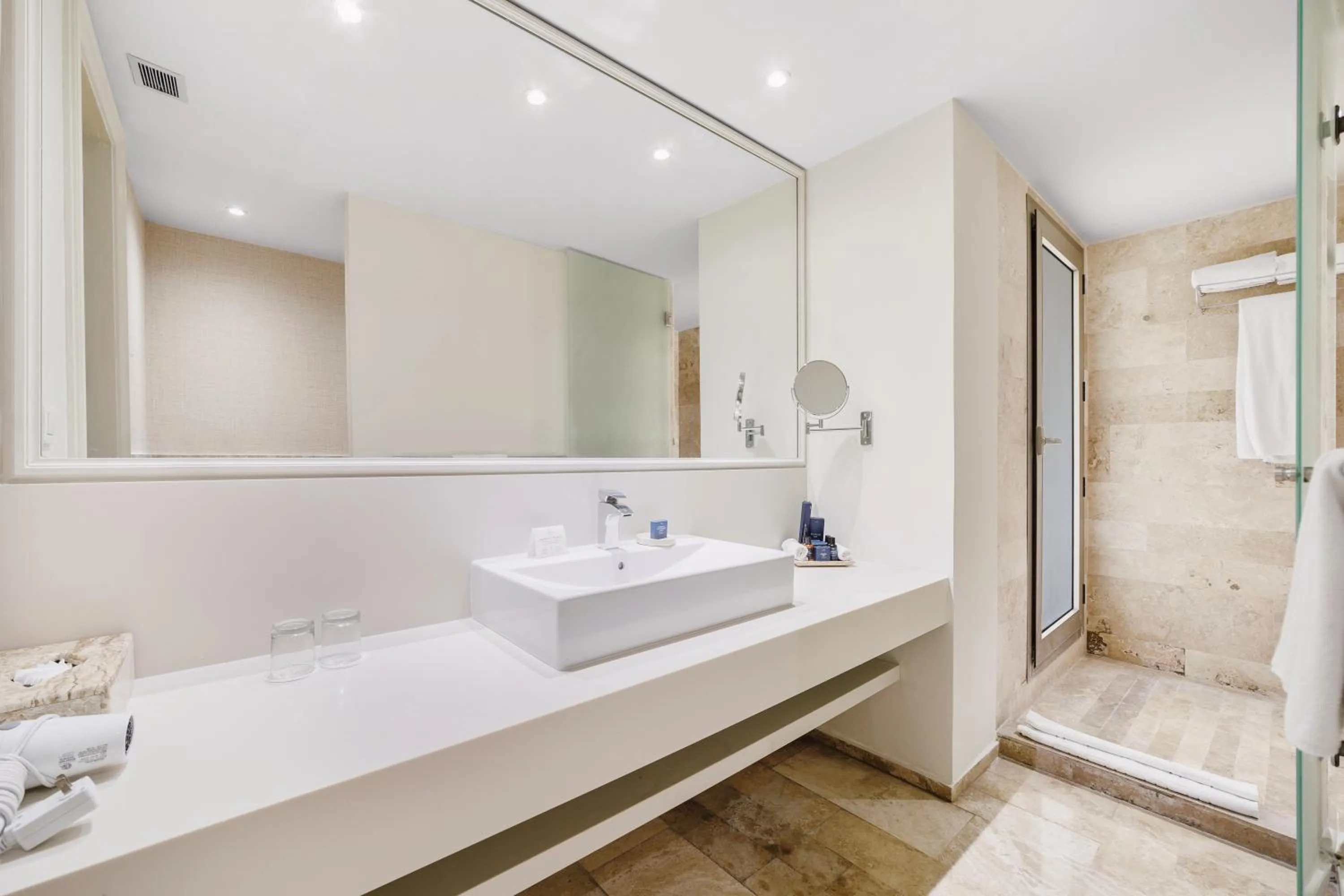 Bathroom in Privilege Aluxes Adults Only