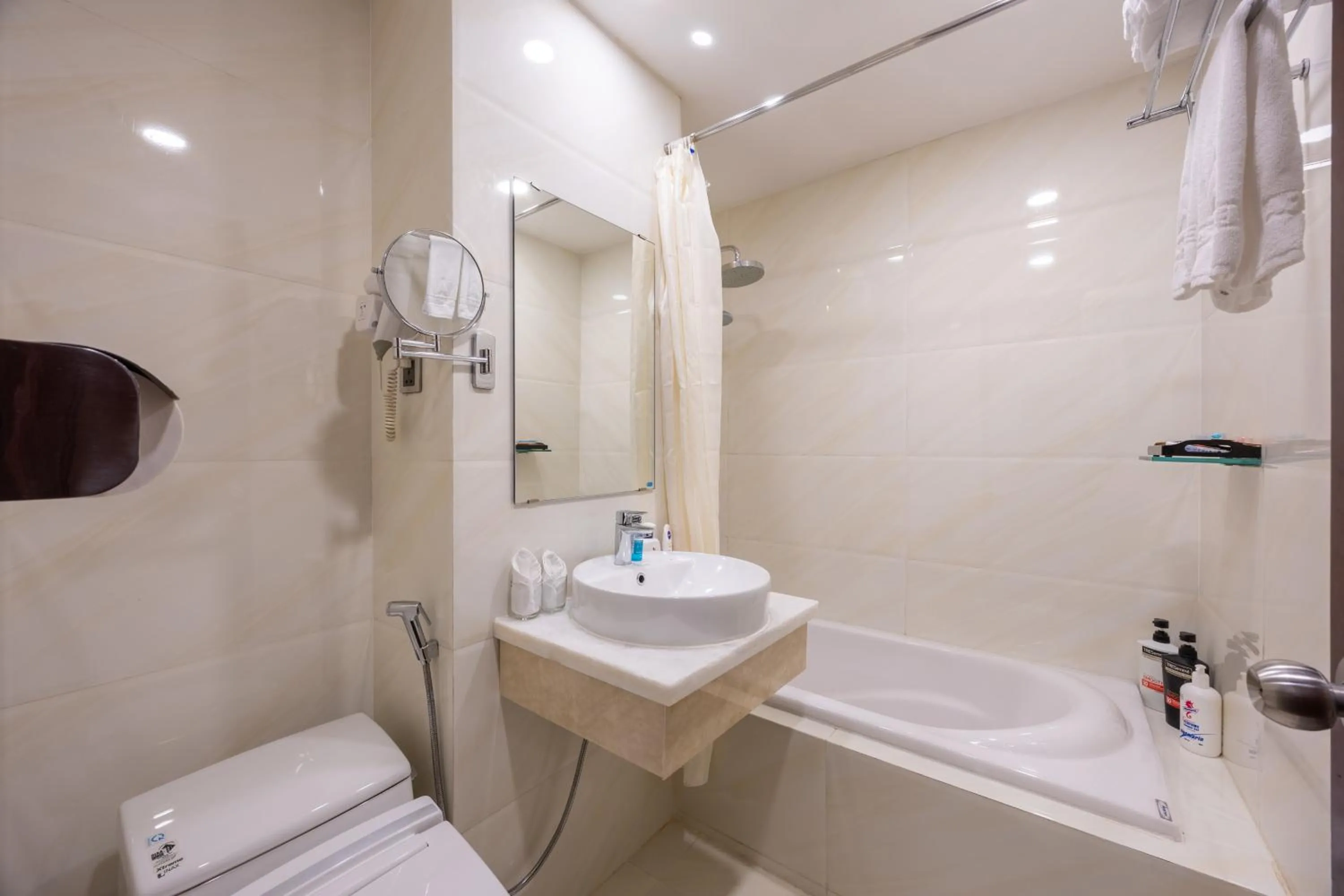 Shower in A25 Hotel - 29 Lê Thị Hồng Gấm
