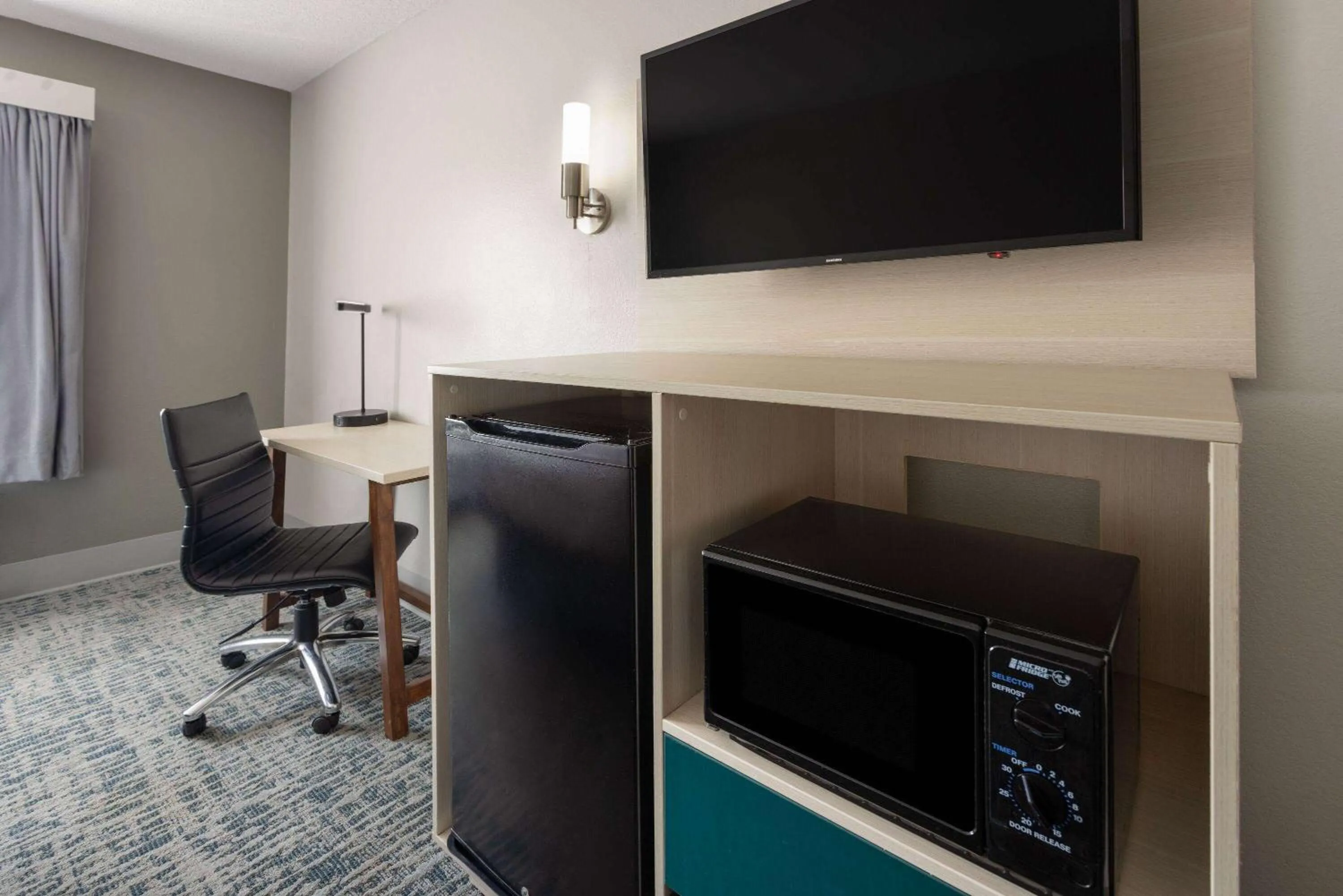 TV and multimedia in Baymont by Wyndham LaGrange