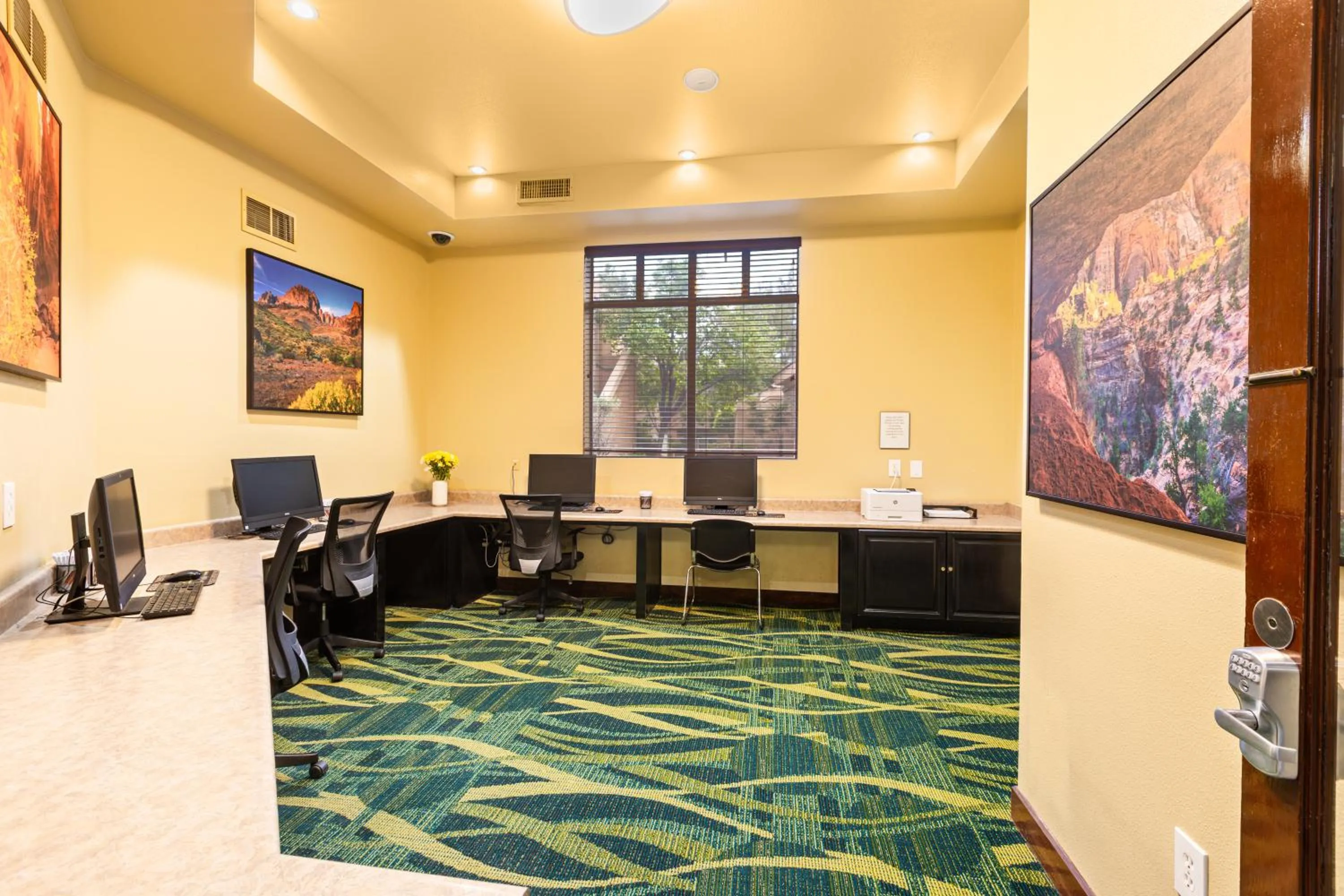 Business facilities in The Cliffs at Peace Canyon