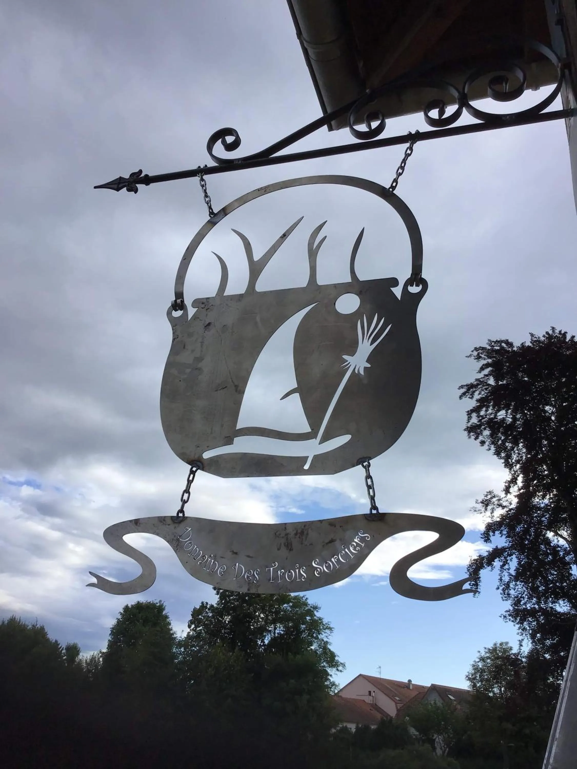 Property logo or sign in Domaine des Trois Sorciers