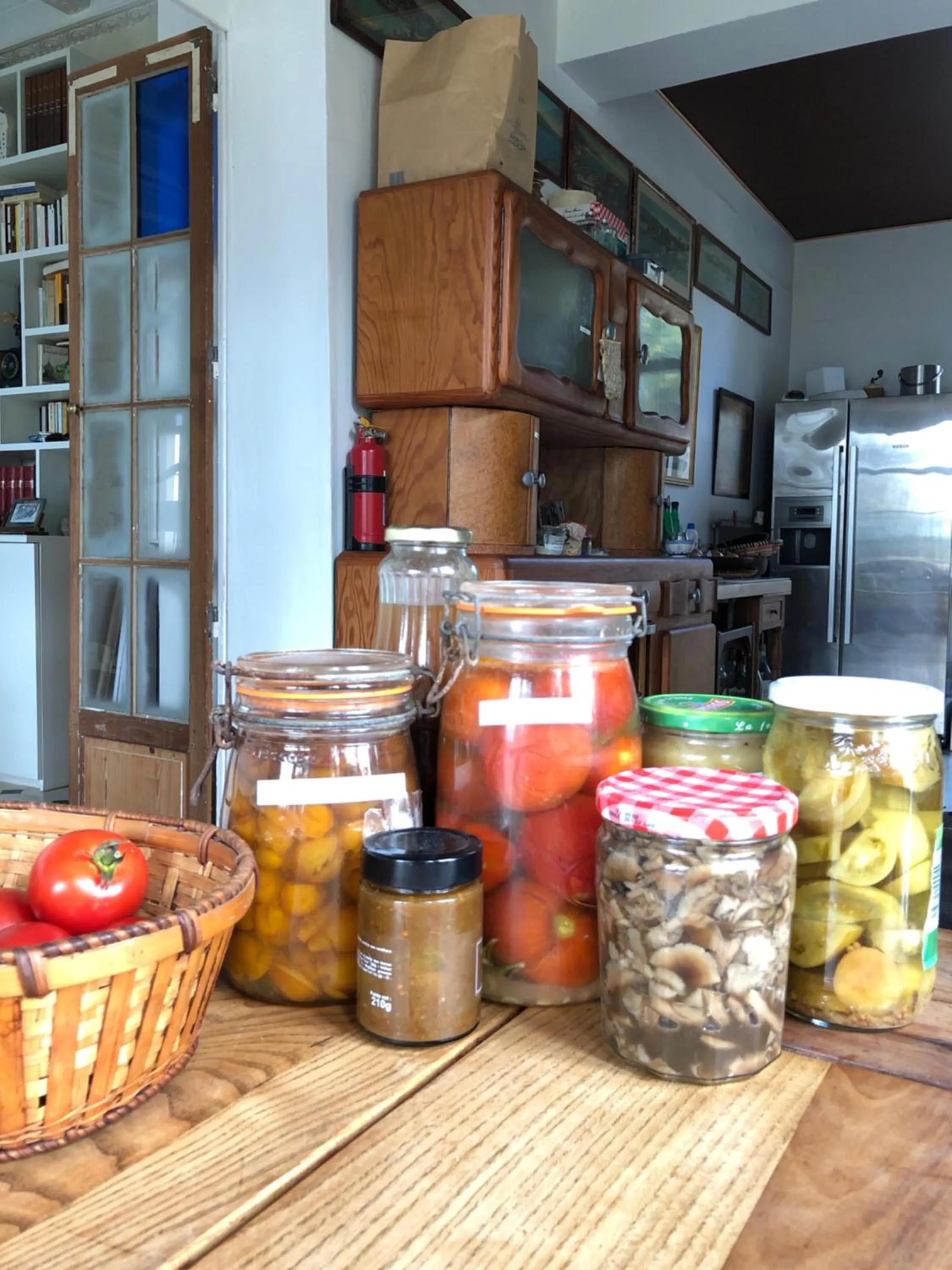 Kitchen or kitchenette in Grand-Varennes
