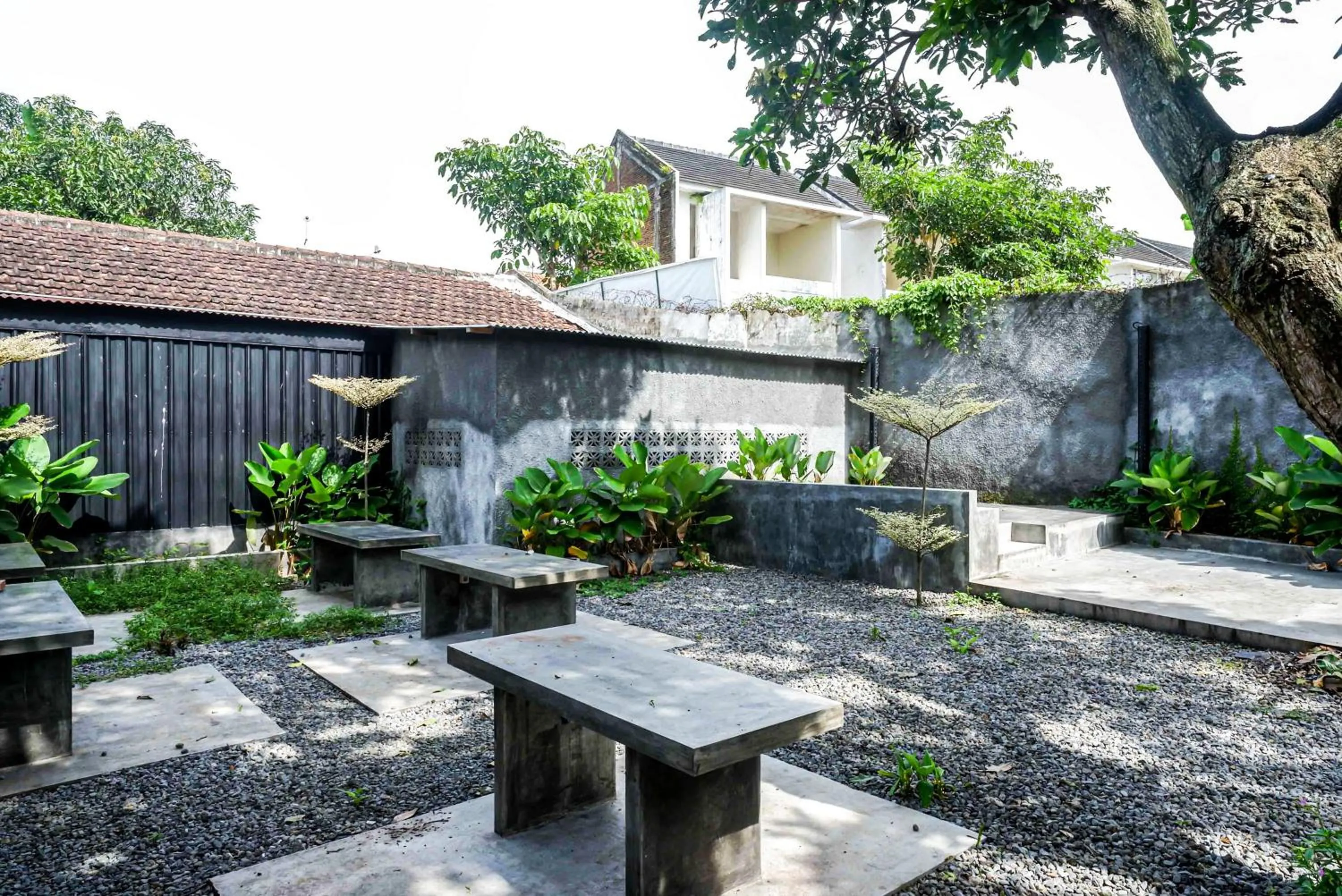 Property building in RedDoorz Plus @ Kalpataru