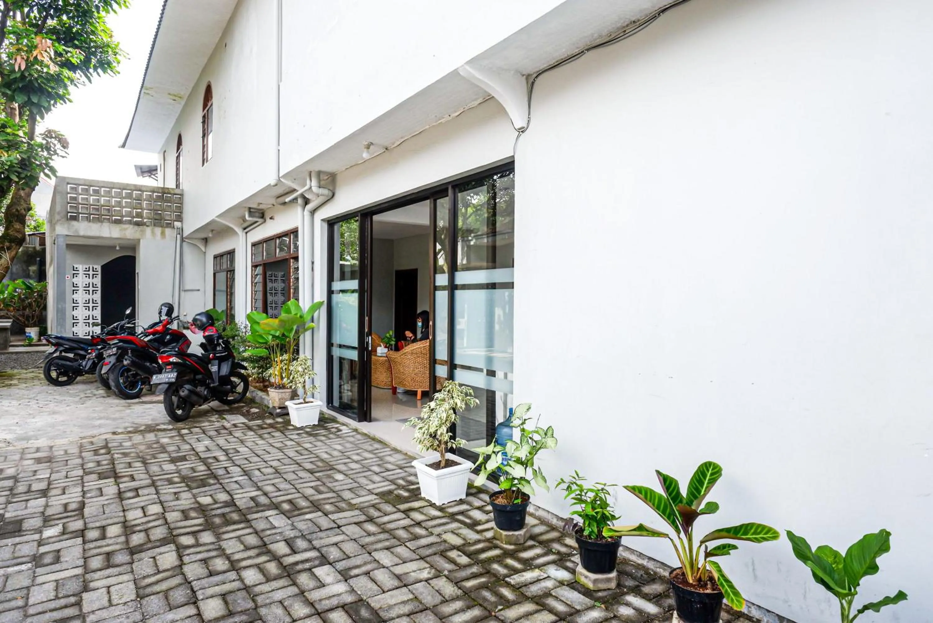 Facade/entrance in RedDoorz Plus @ Kalpataru