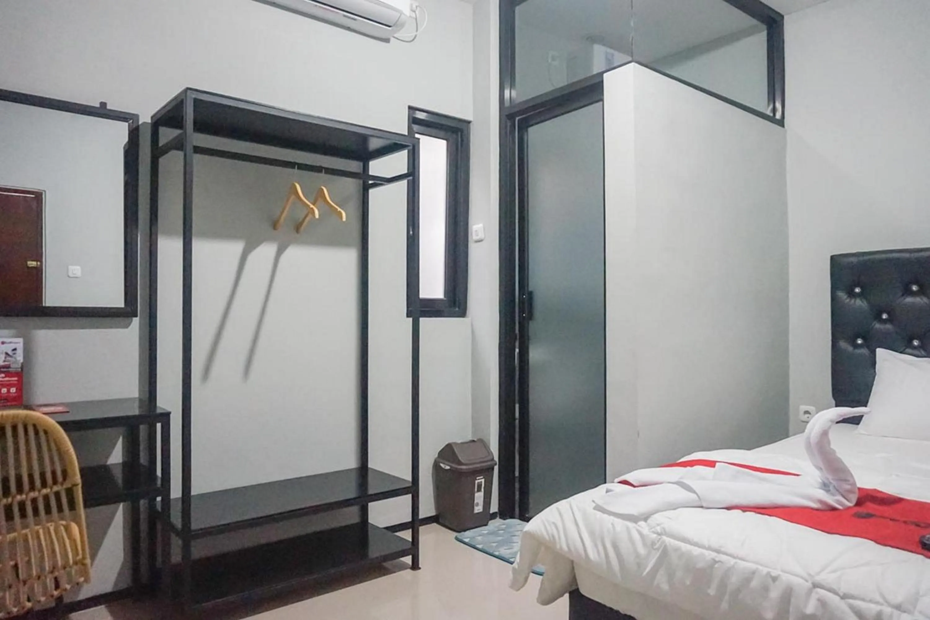 Bed in RedDoorz Plus @ Kalpataru