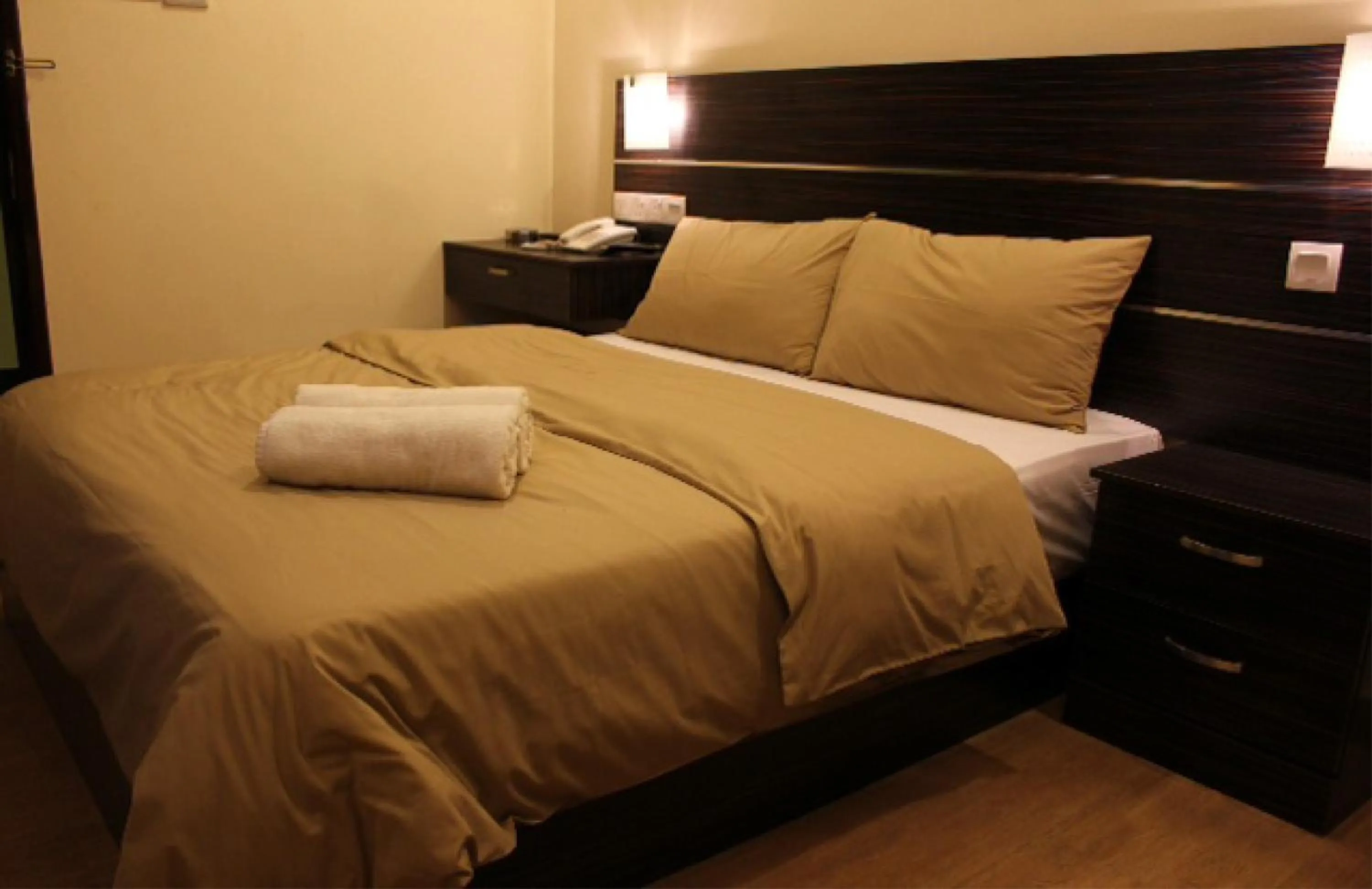 Property building, Bed in GOLDEN PALACE