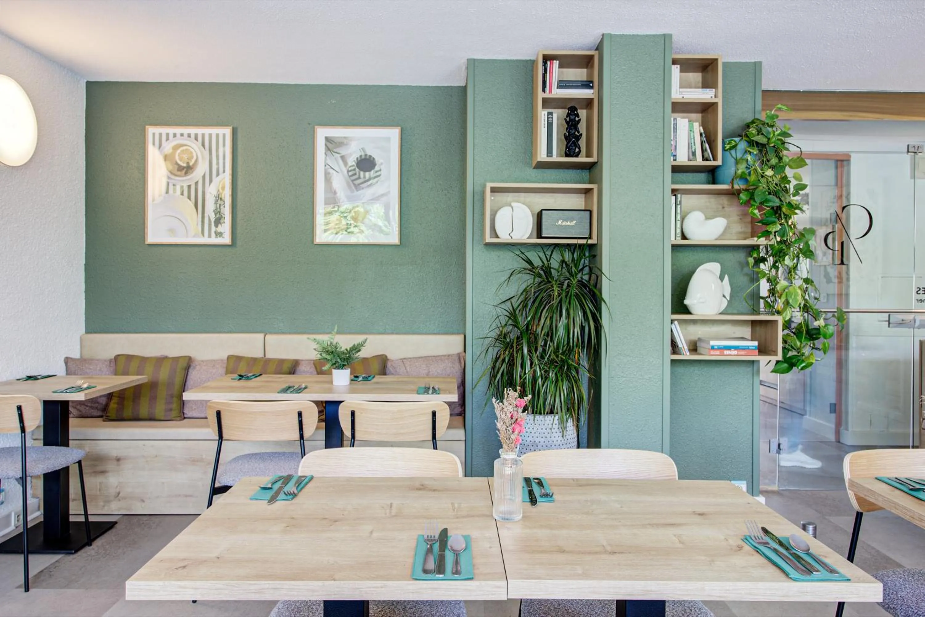 Buffet breakfast in Hotel Centre Plage