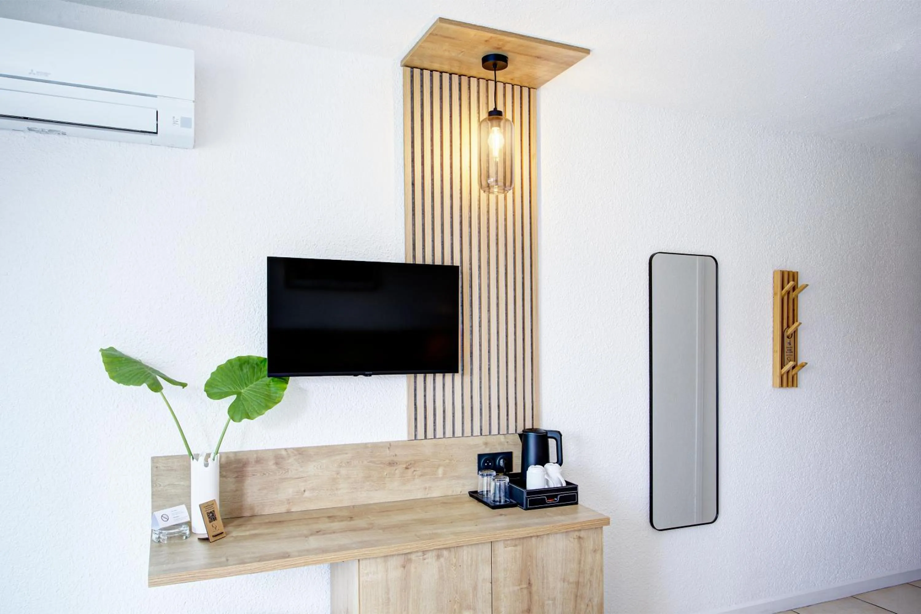 TV and multimedia in Hotel Centre Plage