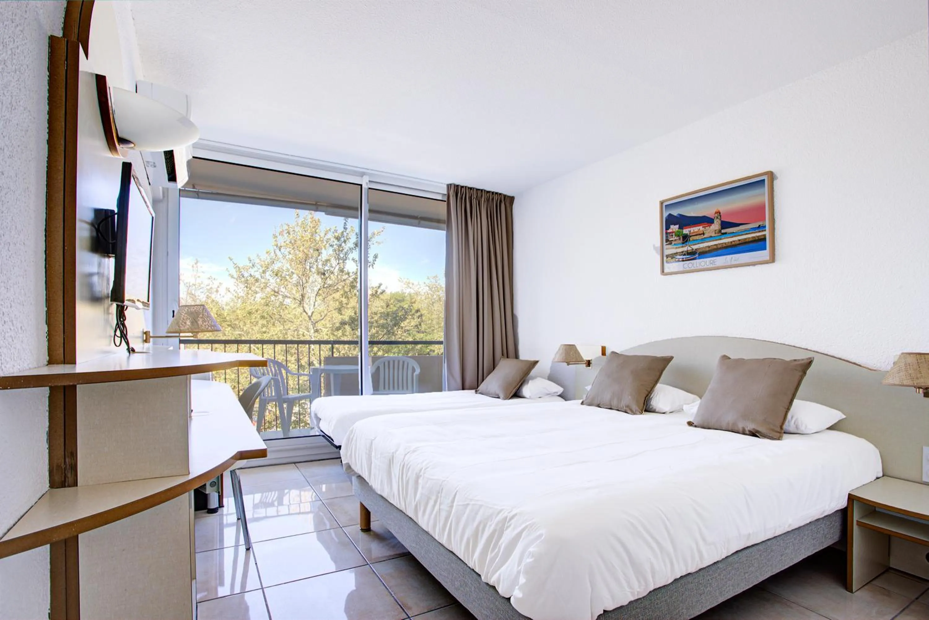 Photo of the whole room, Bed in Hotel Centre Plage