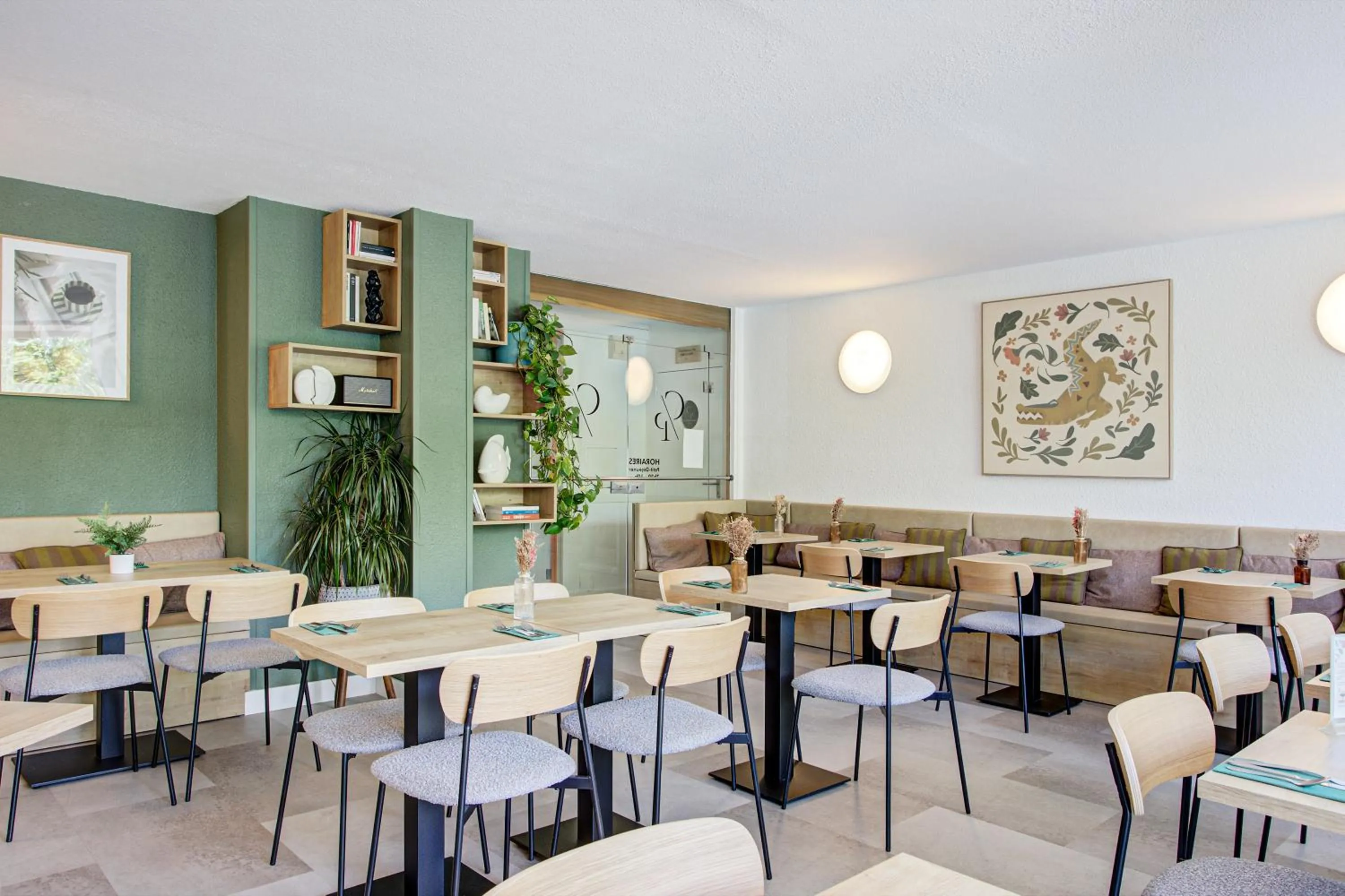 Buffet breakfast in Hotel Centre Plage