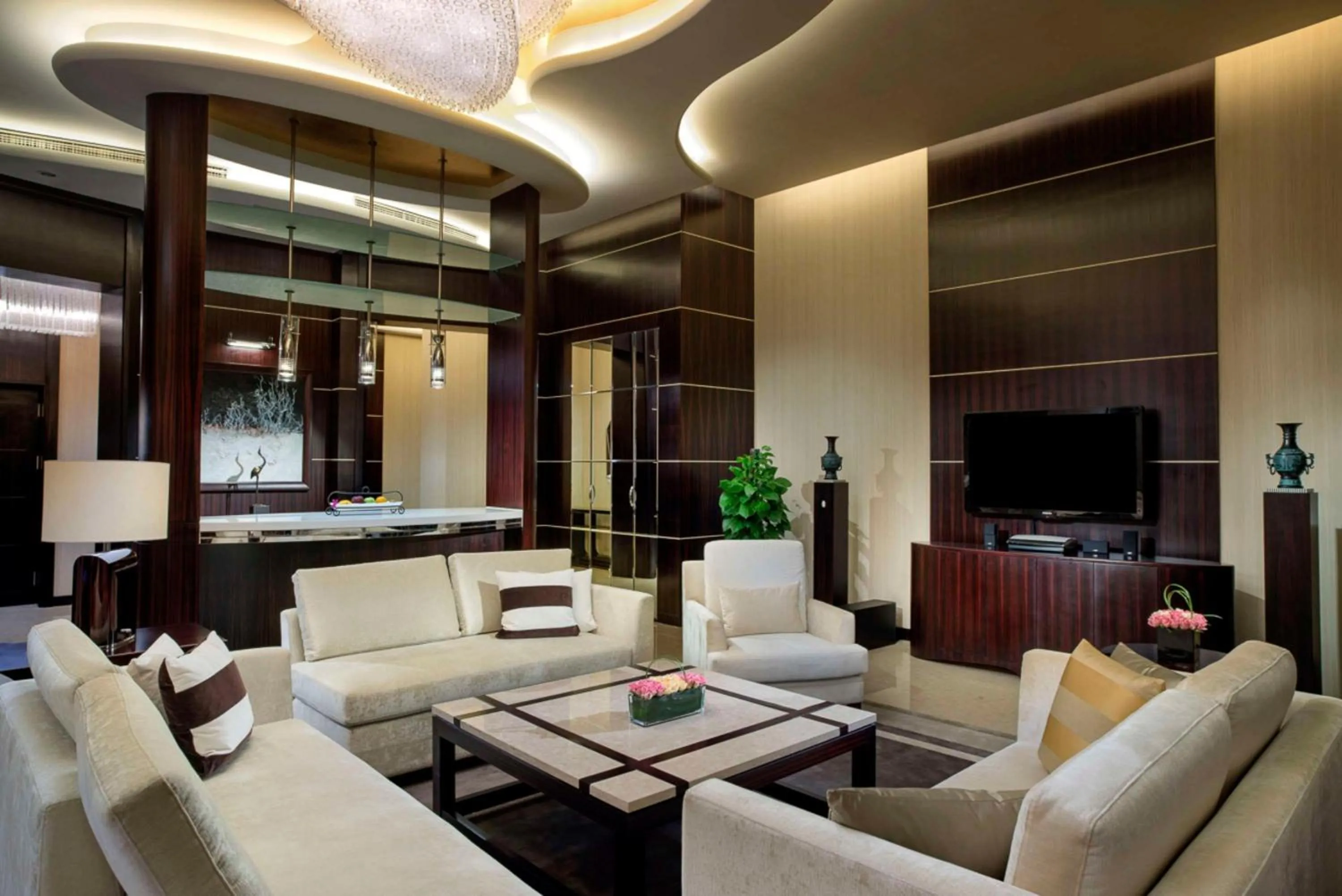 Photo of the whole room, Seating Area in Grand Kempinski Hotel Shanghai