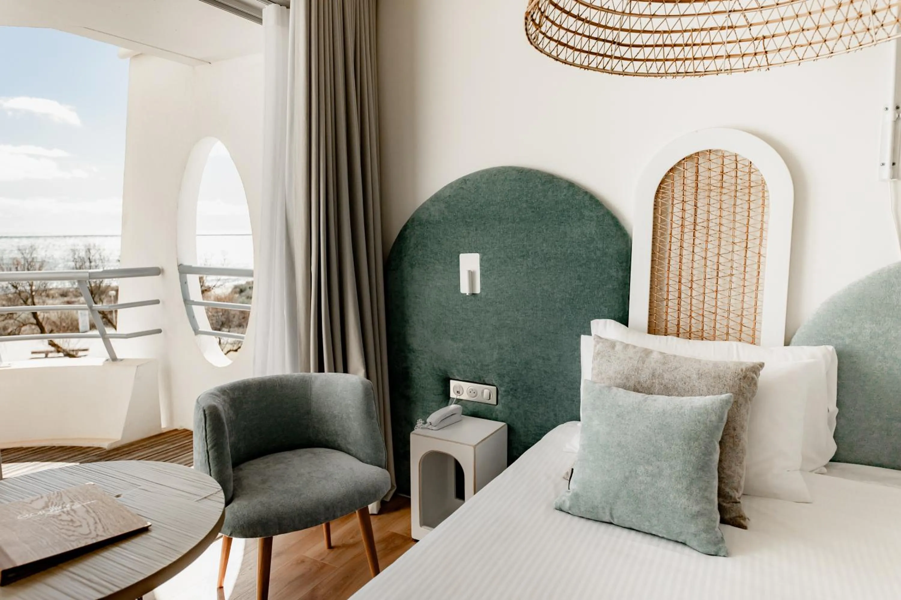 Bedroom, Bed in Hôtel Les Corallines - Thalasso & Resort