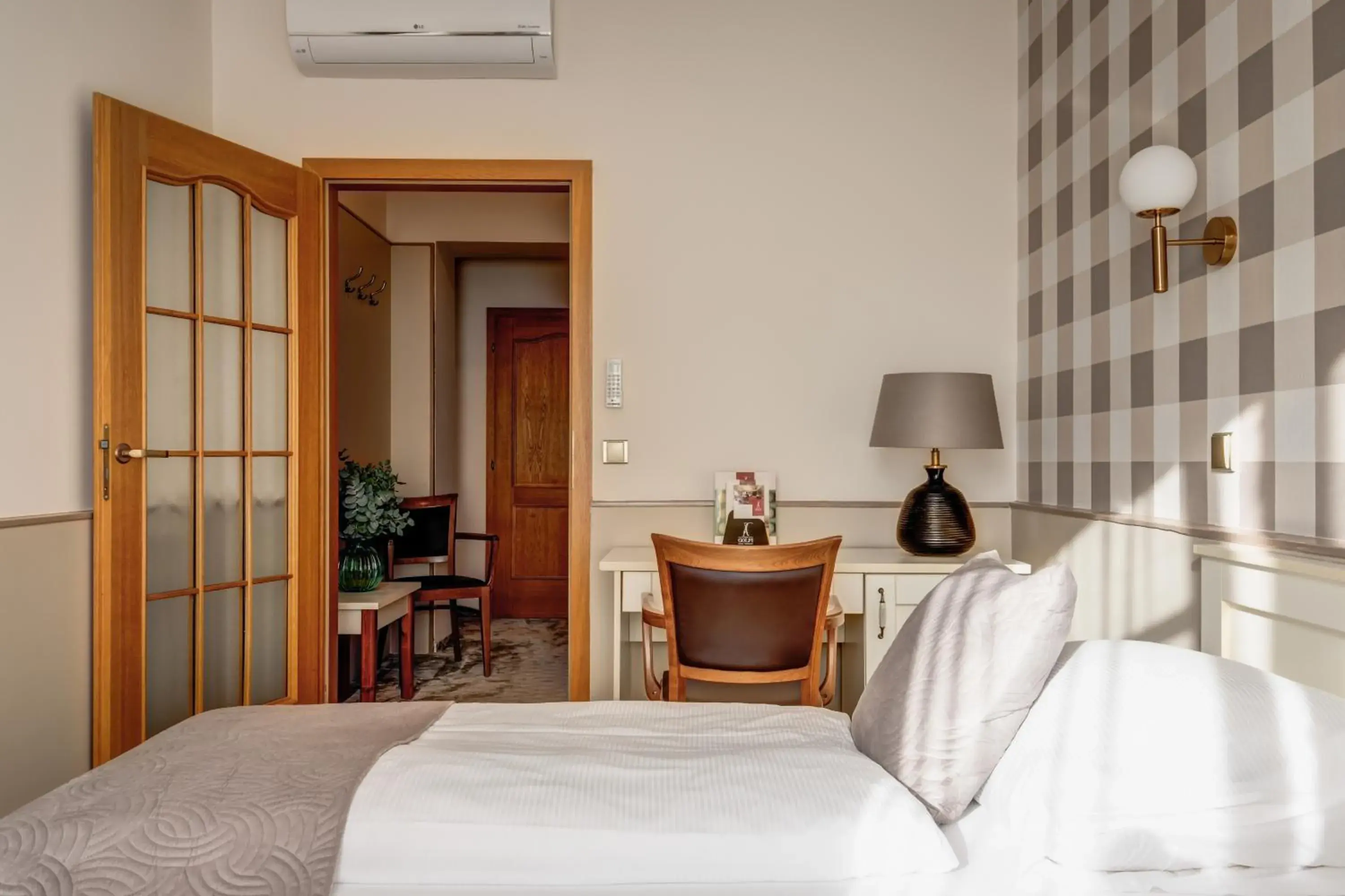 Basic Twin Room in Hotel Golfi Basic Twin Room in Hotel Golfi