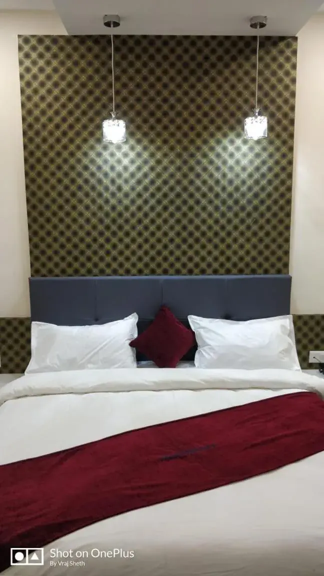 Deluxe Room in Vadpadraka Hotel And Resort Deluxe Room in Vadpadraka Hotel And Resort