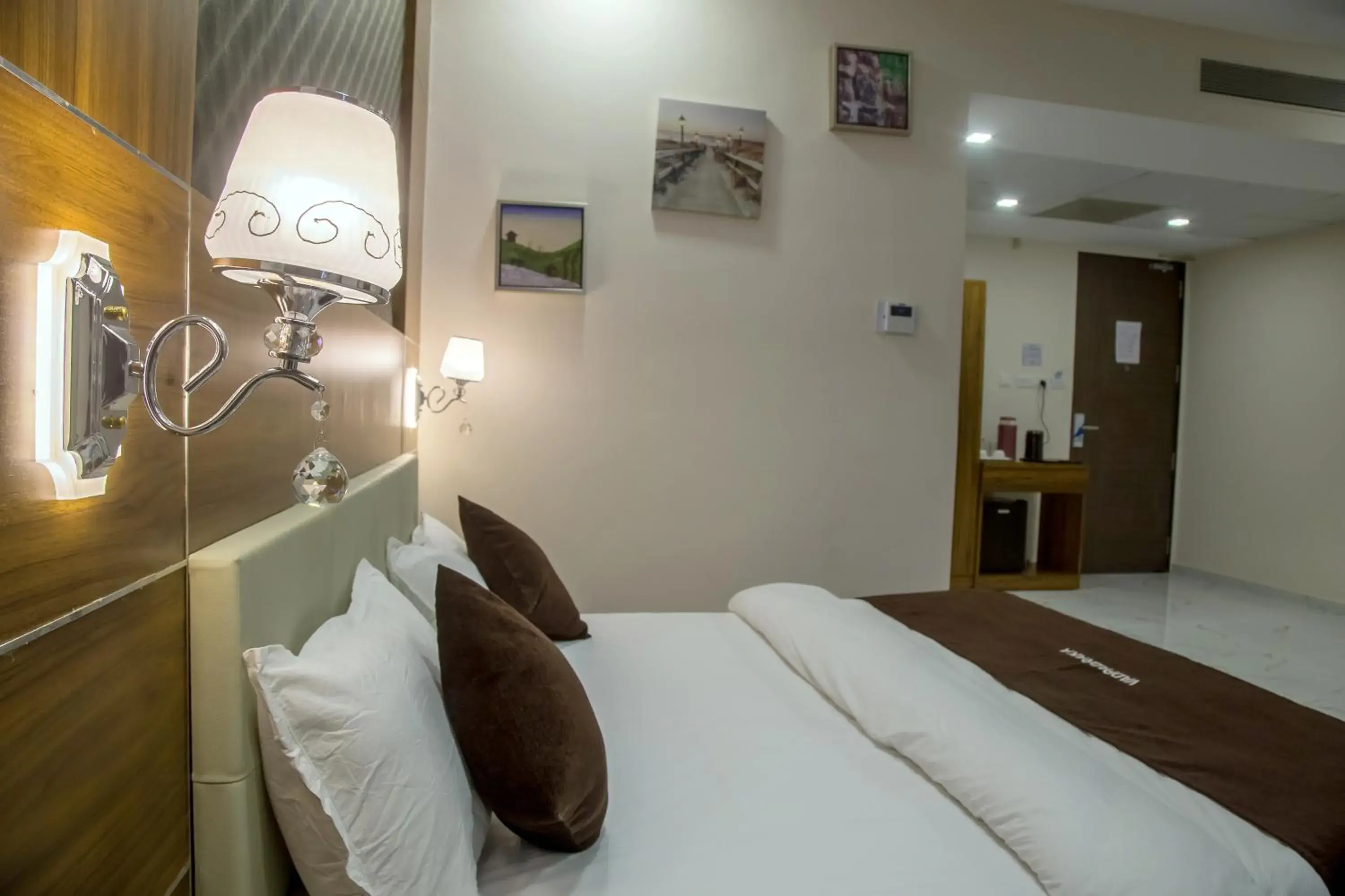 Deluxe King Room in Vadpadraka Hotel And Resort Deluxe King Room in Vadpadraka Hotel And Resort