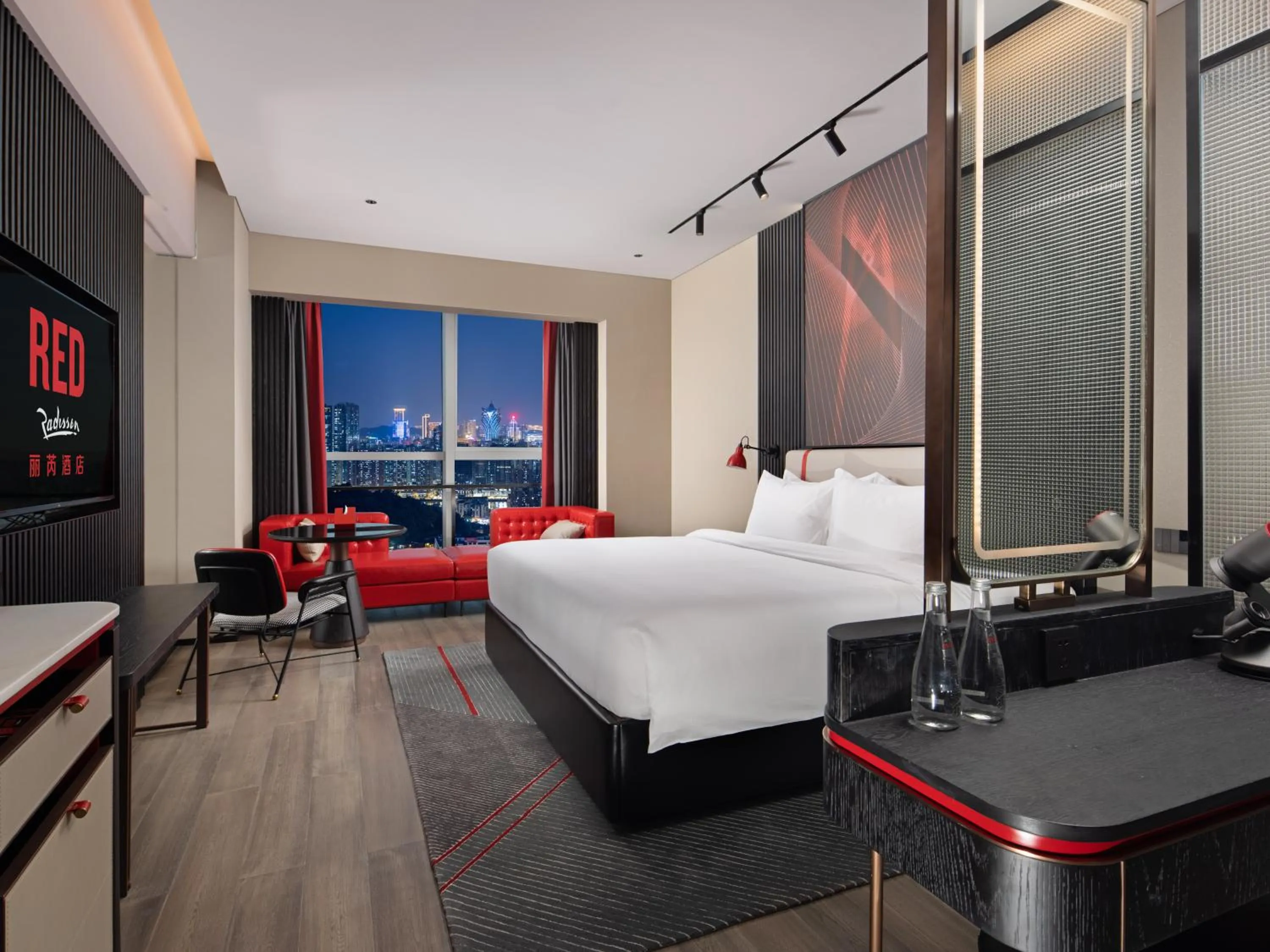Bed in Radisson RED Hotel Zhuhai Gongbei Port