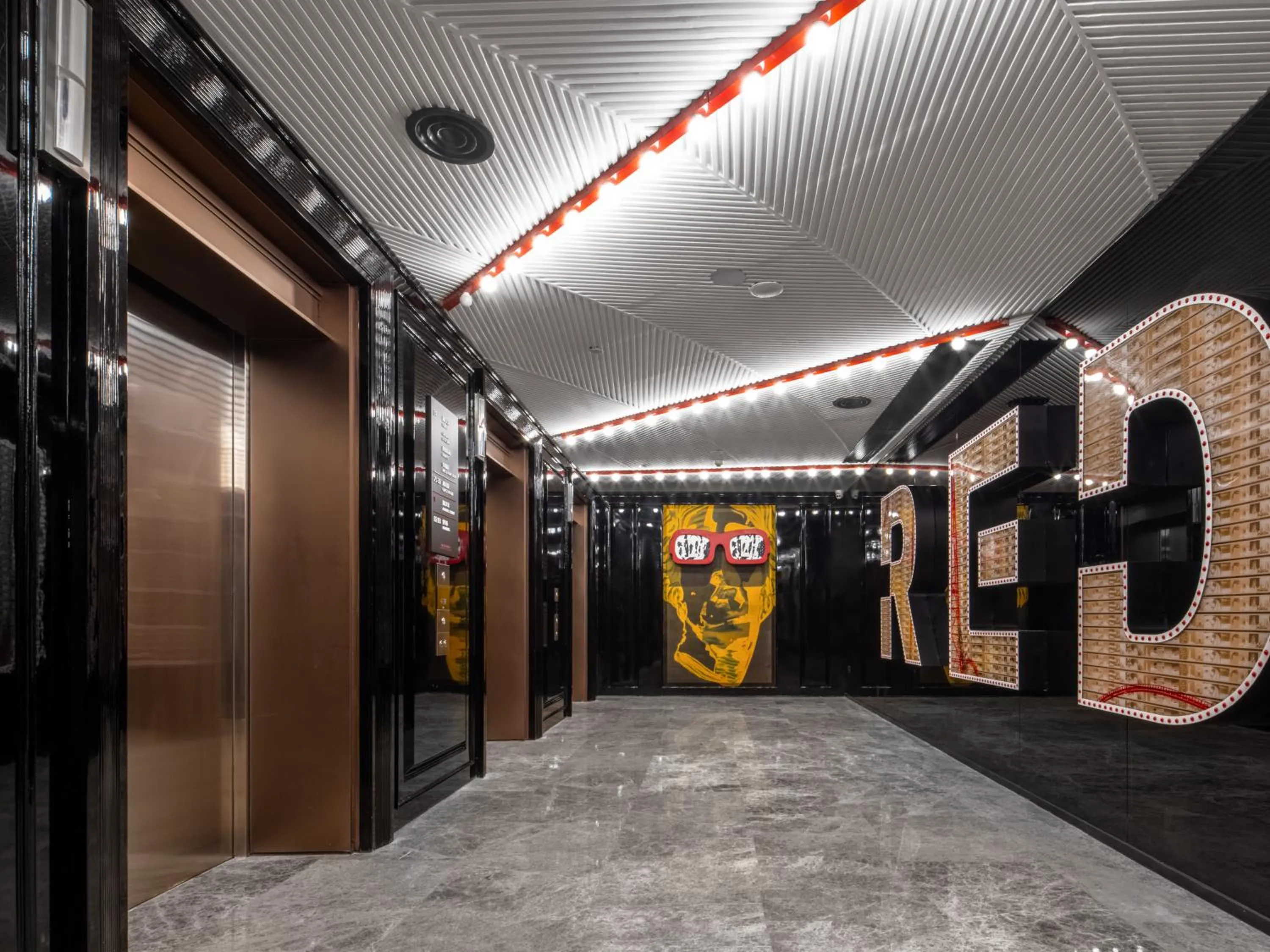 Lobby or reception in Radisson RED Hotel Zhuhai Gongbei Port