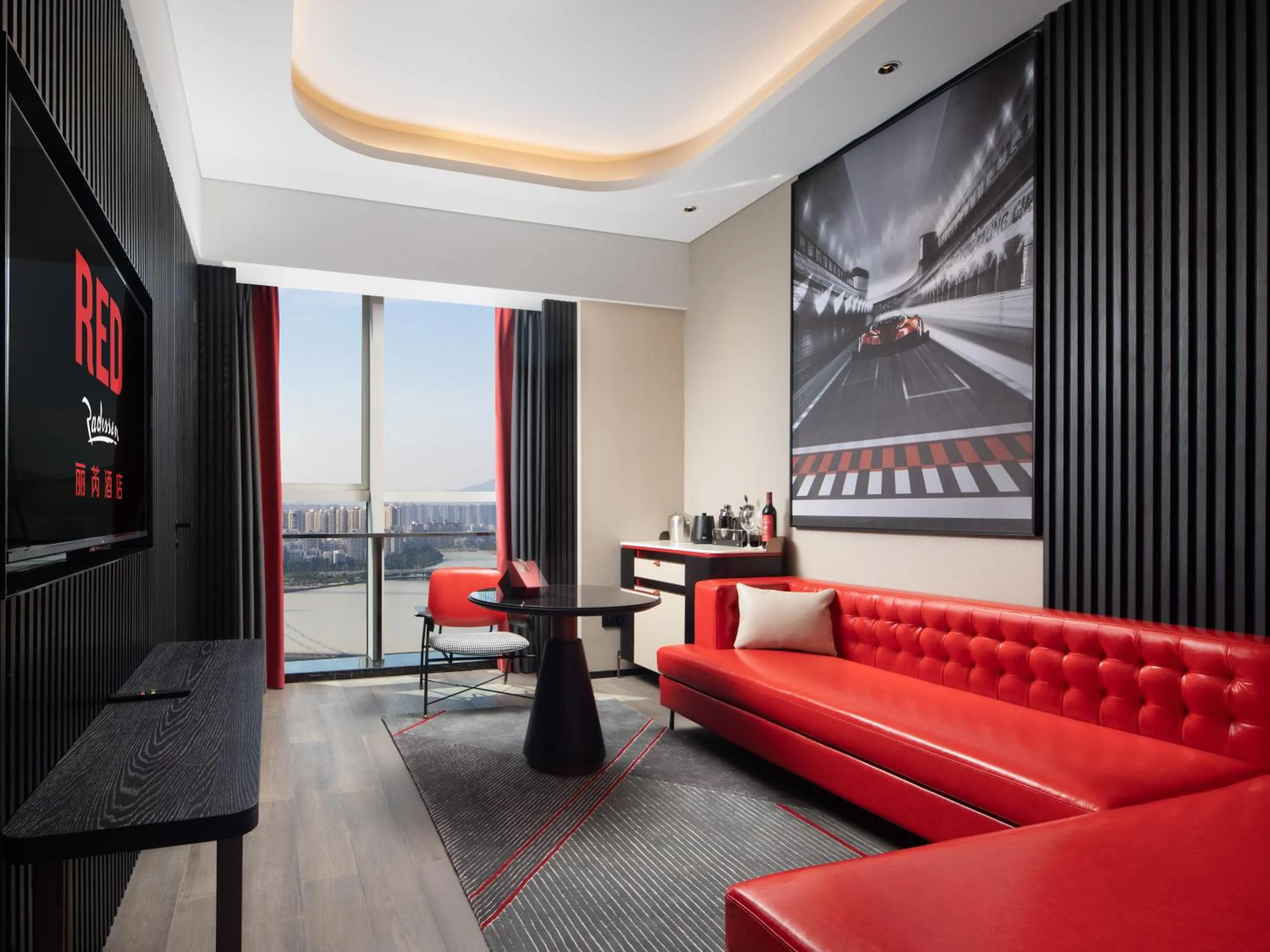 Radisson RED Hotel Zhuhai Gongbei Port