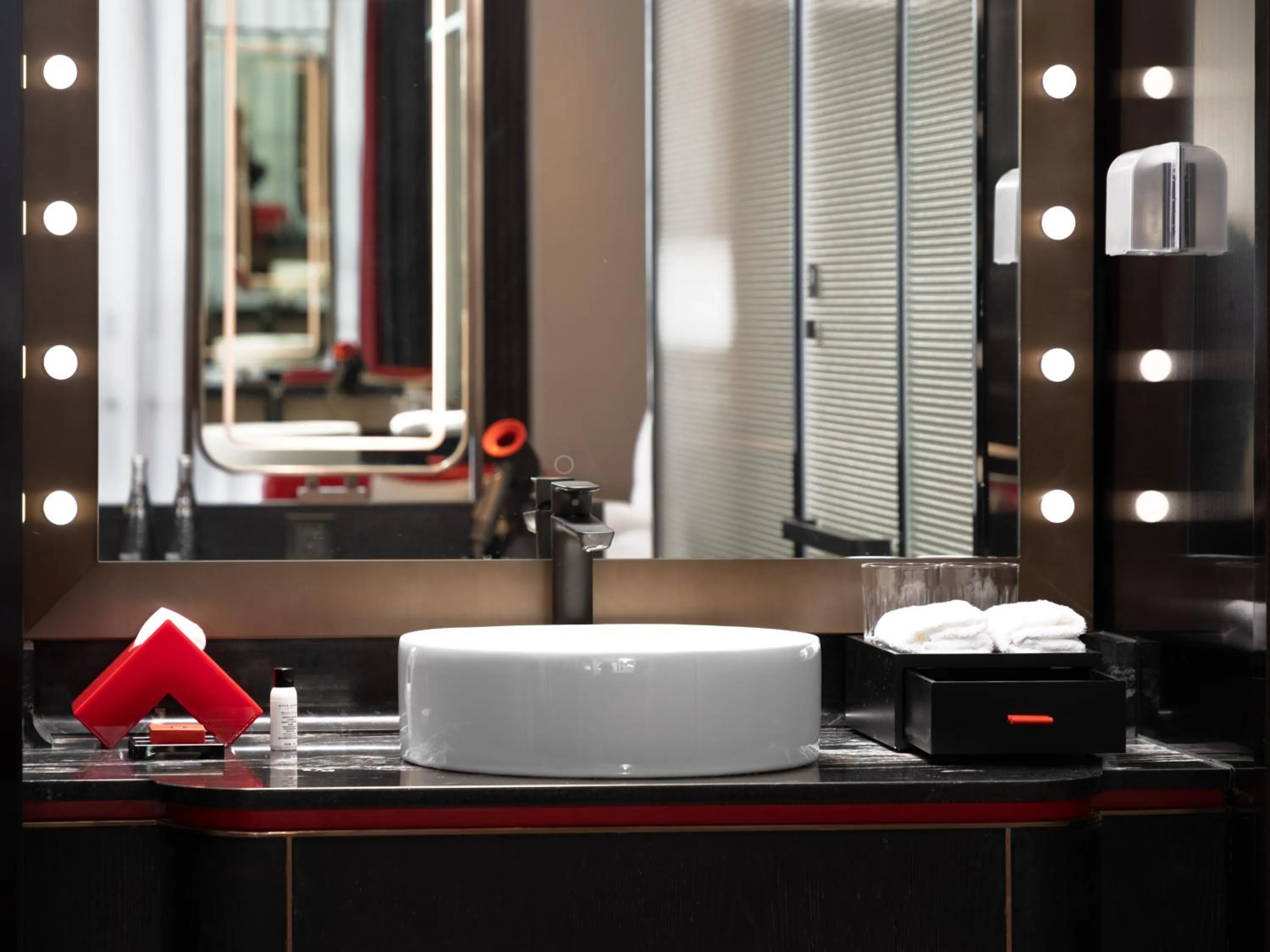 Bathroom in Radisson RED Hotel Zhuhai Gongbei Port